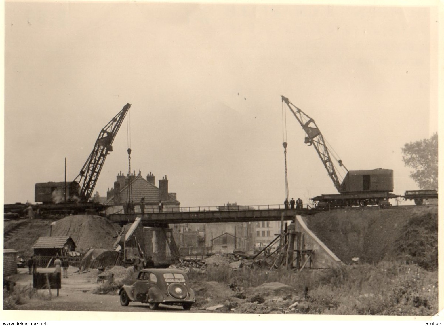 Le Creusot  71  Photo De L'Installation Du Pont Par Entreprise (DUMESNY&CHAPELLE) Voiture Peugeot Au Creusot - Le Creusot