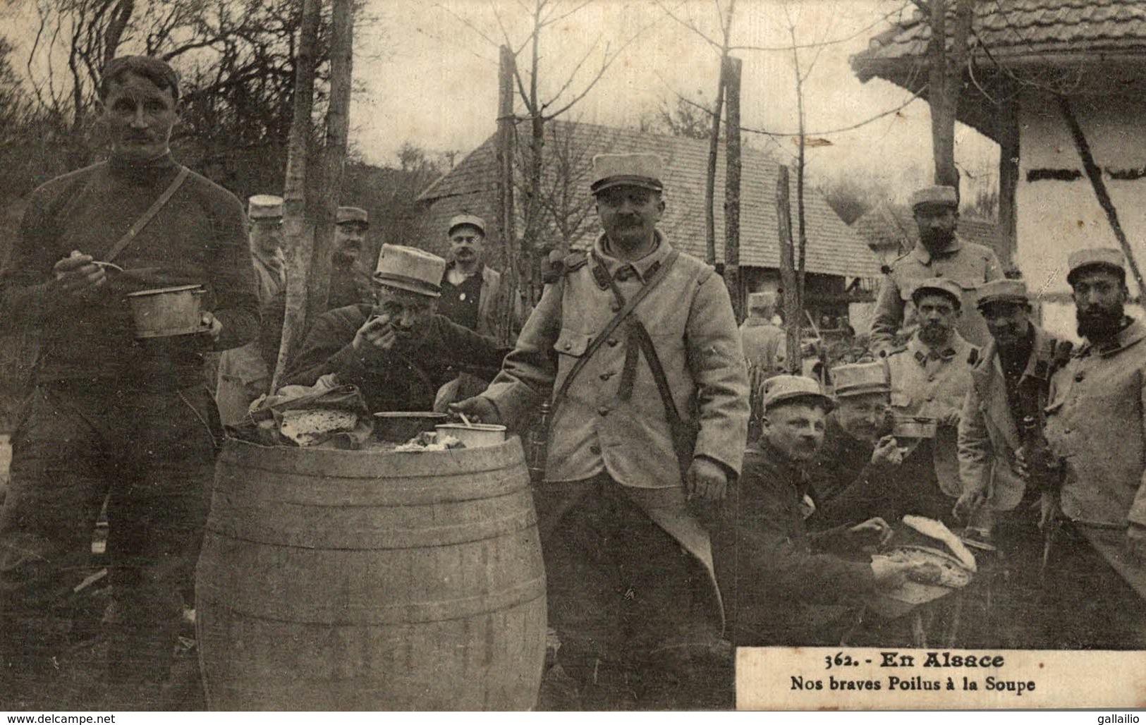 EN ALSACE NOS BRAVES POILUS A LA SOUPE - Oorlog 1914-18