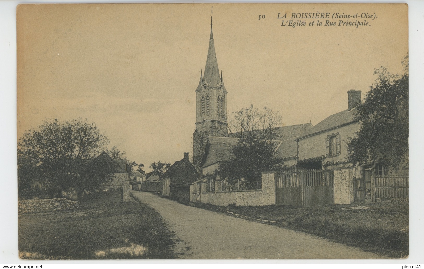 PLAISIR - LA BOISSIERE - L'Eglise Et La Rue Principale - Plaisir