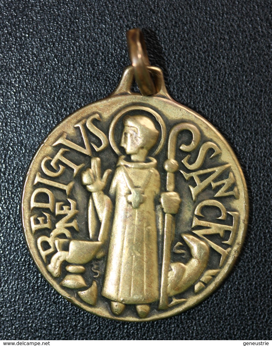 Beau Médaillon Pendentif Médaille Religieuse "Saint Benoit" Religious Medal - Religión & Esoterismo