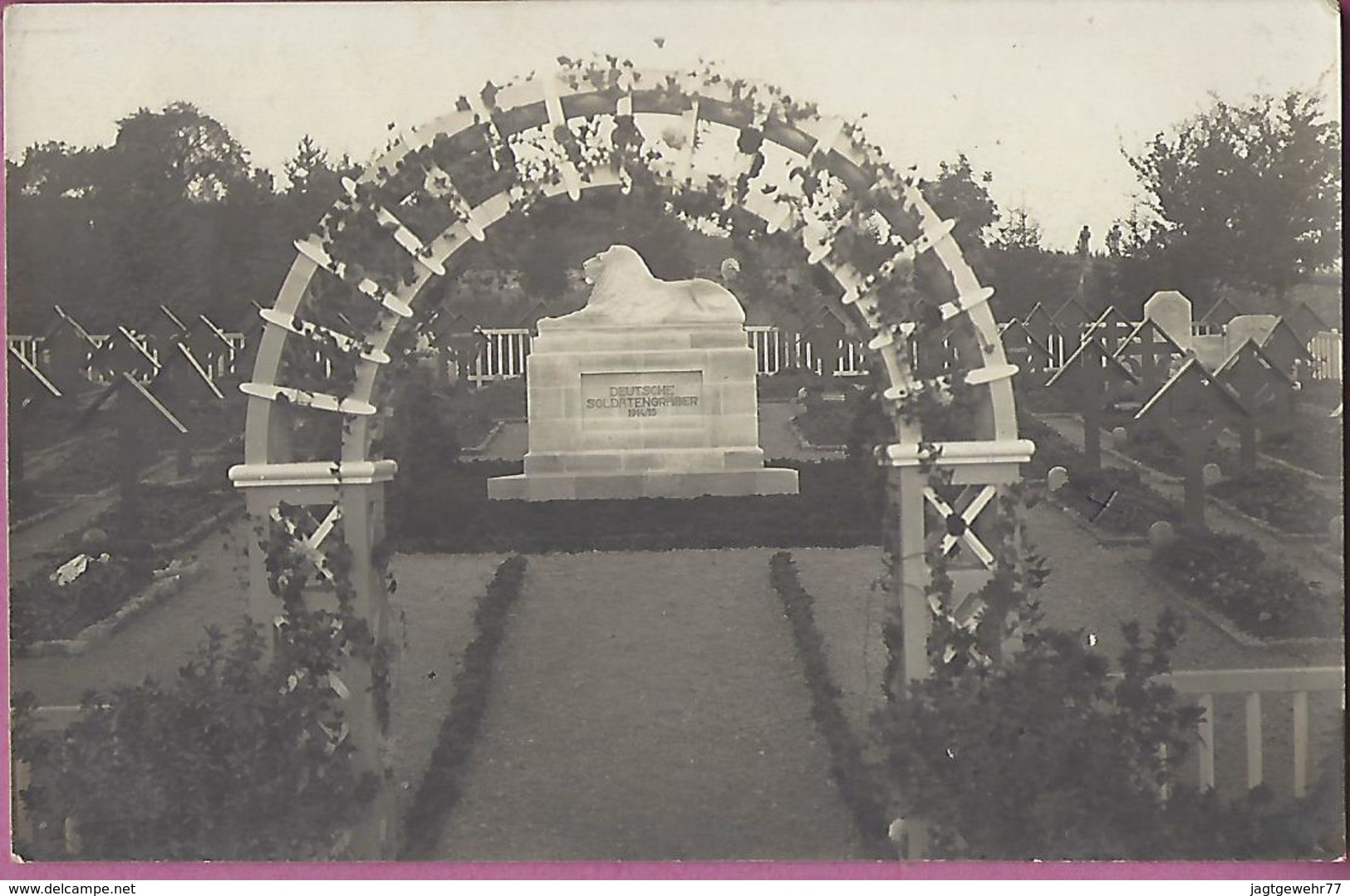 Foto AK 1.WK Denkmal Kriegerdenkmal ,Soldatenfriedhof Mit Löwe  Feldpost Frankreich - Guerre 1914-18