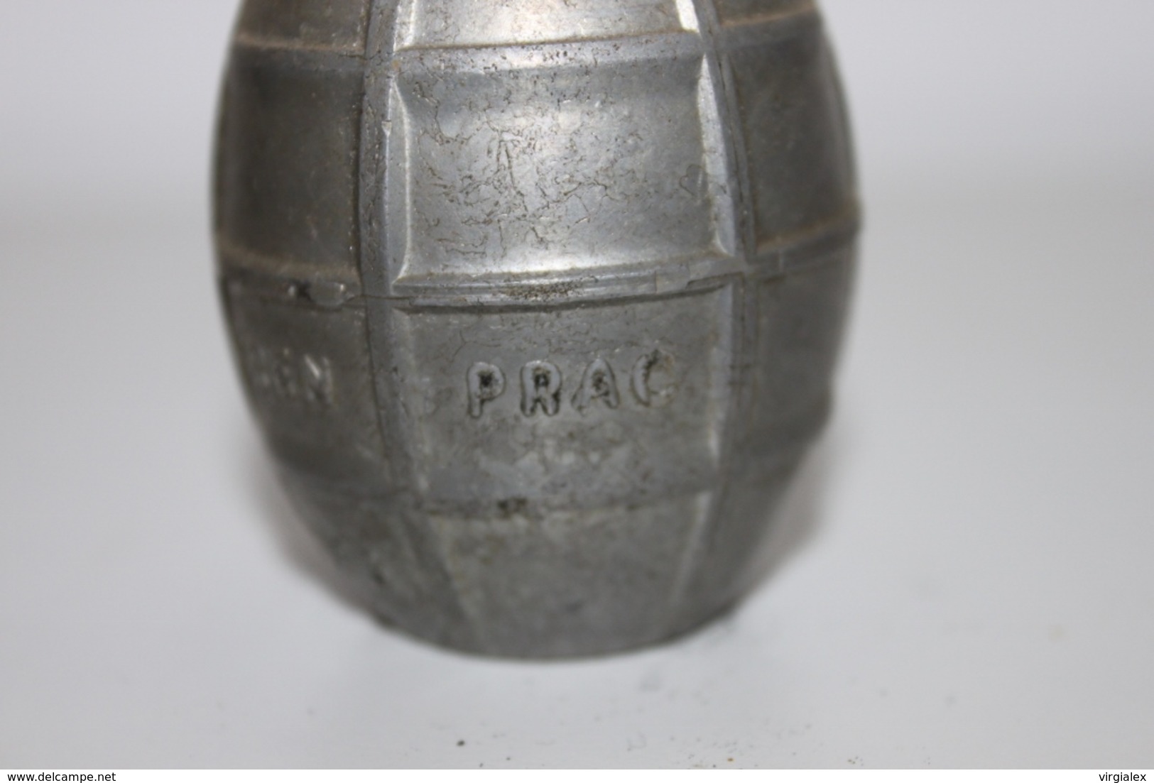 Militaria - Lot De 2 Corps De Grenade à Identifier N°1  - INERTE - Arme à Feu - Munition / Artillerie / Obus / Missile - Armes Neutralisées