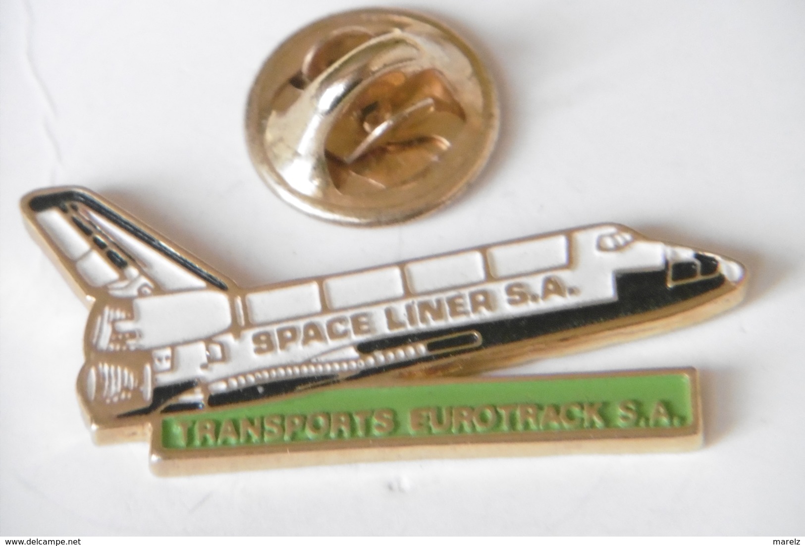 Pin's - Espace - Fusée SPACE LINER S.A. Transports EUROTRACK S.A. (ESELBORN) - Space