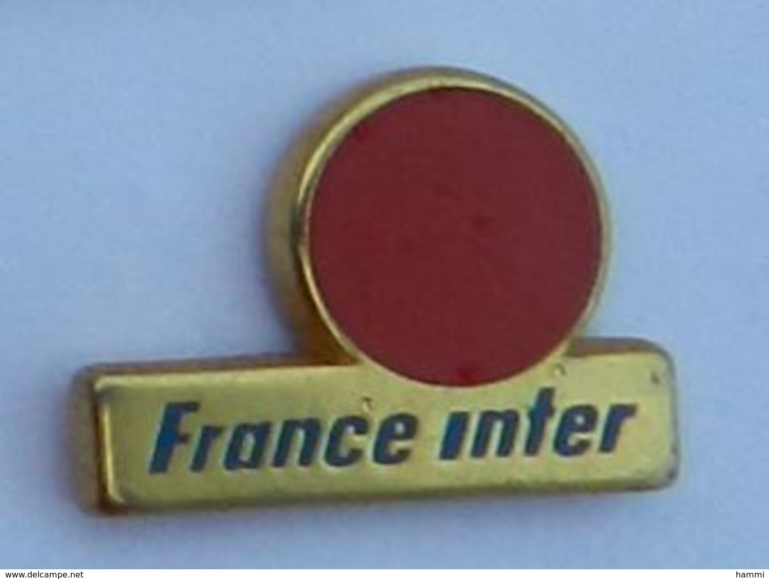 U175 Pin's Radio Média FRANCE INTER PETIT LOGO 22 Mm Qualité Zamac Non Signé Achat Immediat - Médias