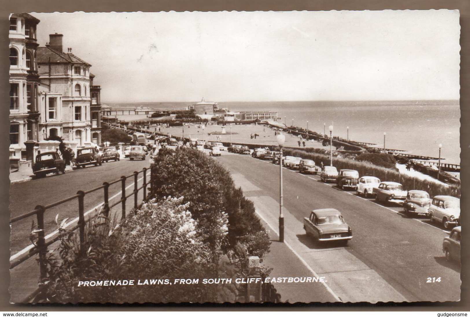 Eastbourne Promenade Lawns Not Posted - Eastbourne