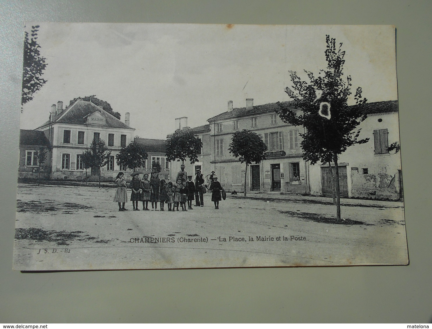 CHARENTE CHAMPNIERS LA PLACE LA MAIRIE ET LA POSTE - Autres & Non Classés