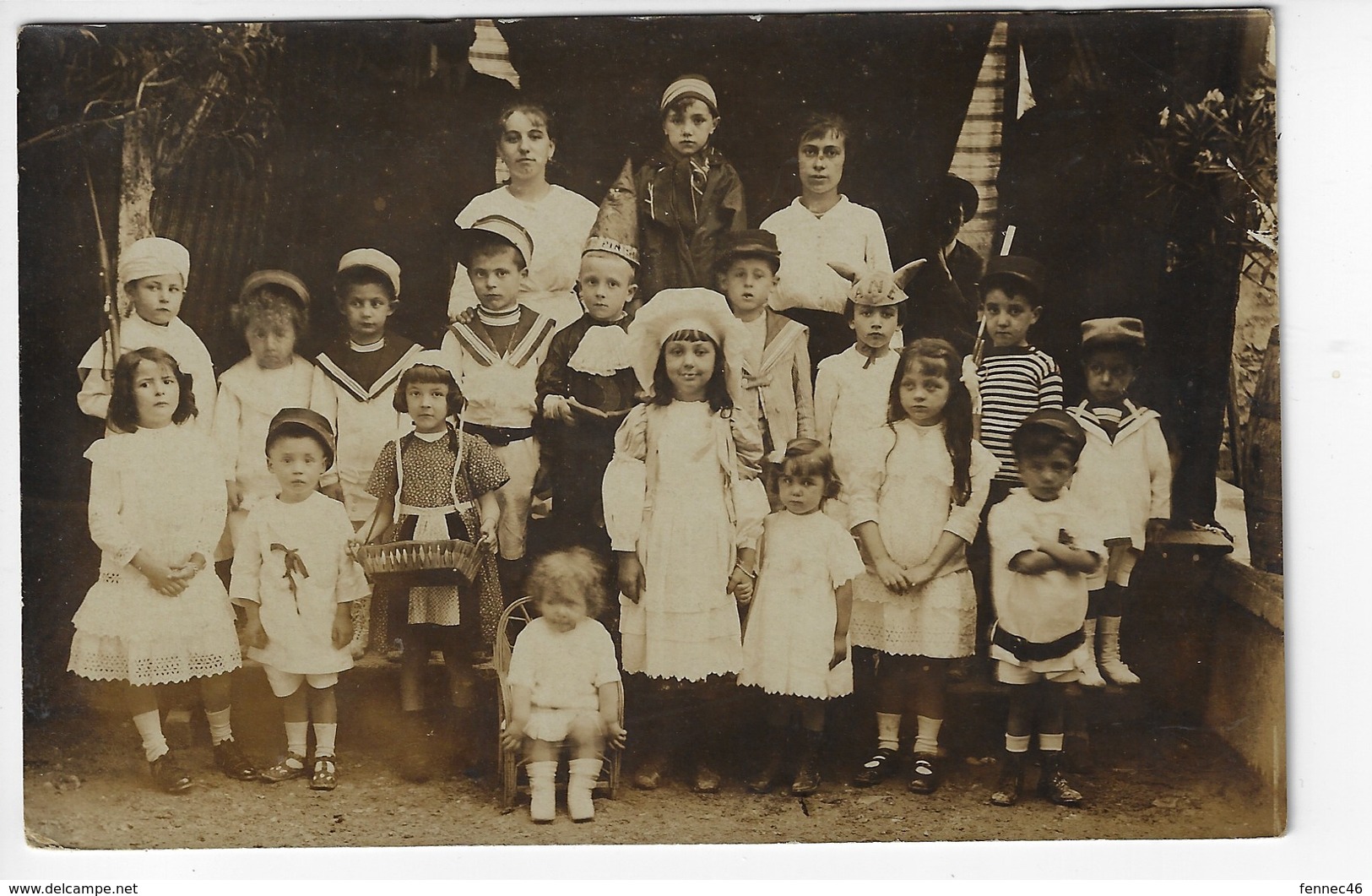 Photographie D'époque - Pension De Paulette à La Cité Sarran Guerre 1914-18 - Sur La Photo Paulette Comte, Son Amie(B54) - Photographs