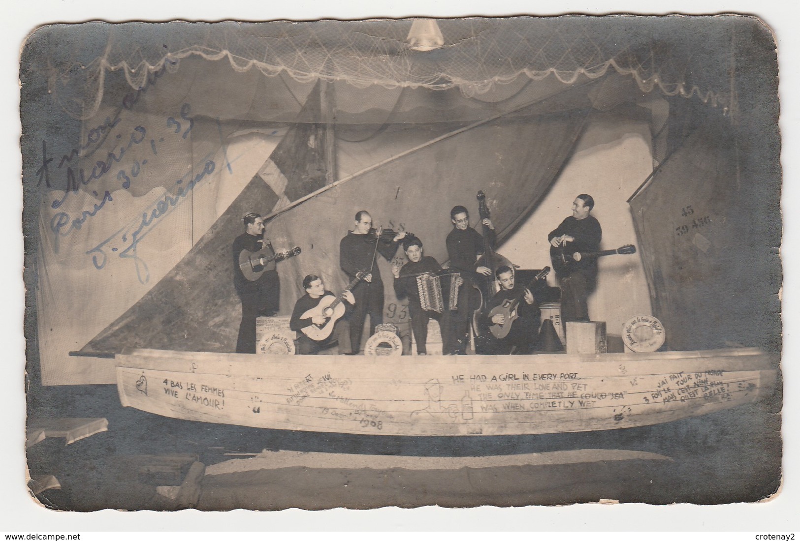 Carte Photo Groupe De Musique Musiciens Orchestre Sur Un Bateau En 1935 Bouées Prêtées Par La Boîte à Matelots VOIR DOS - Musica E Musicisti