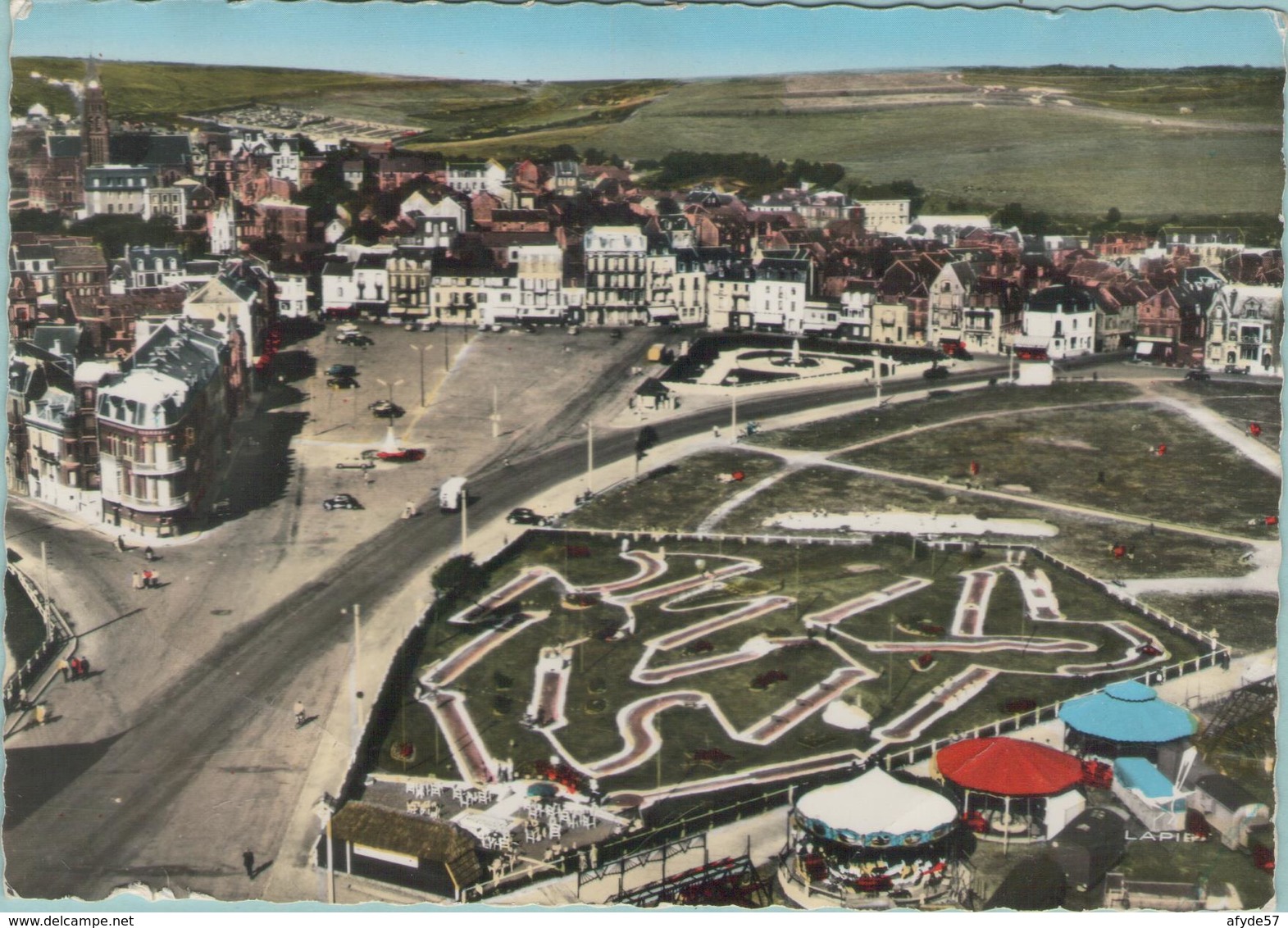 CPM:  MERS-LES-BAINS   (Dpt.80):   Vue Sur Le Mini Golf Et Les Manège..    (photo Véritable Aubromure)    (E1892) - Mers Les Bains