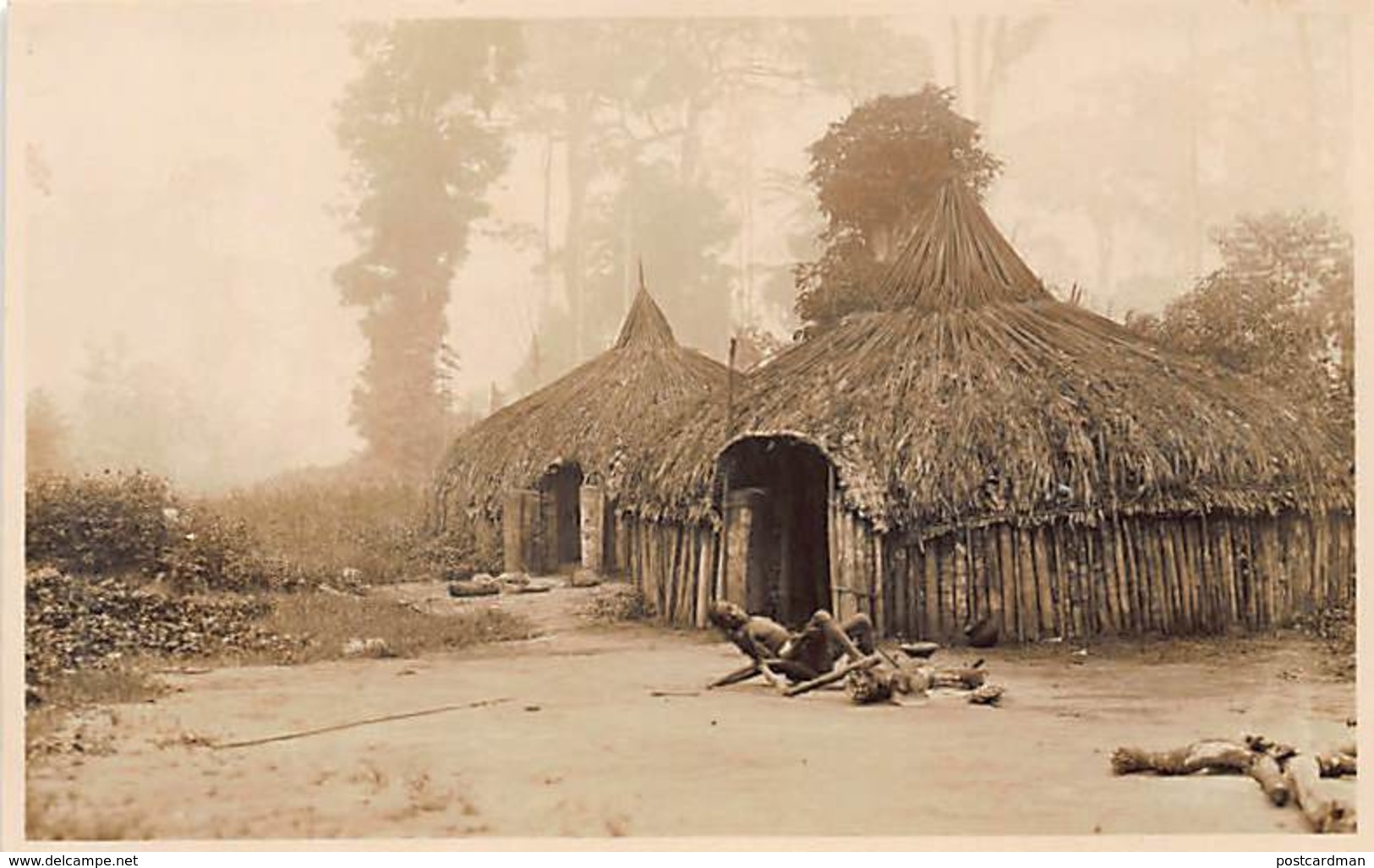 KENYA - Native Huts - REAL PHOTO - Publ. Wardle. - Kenya