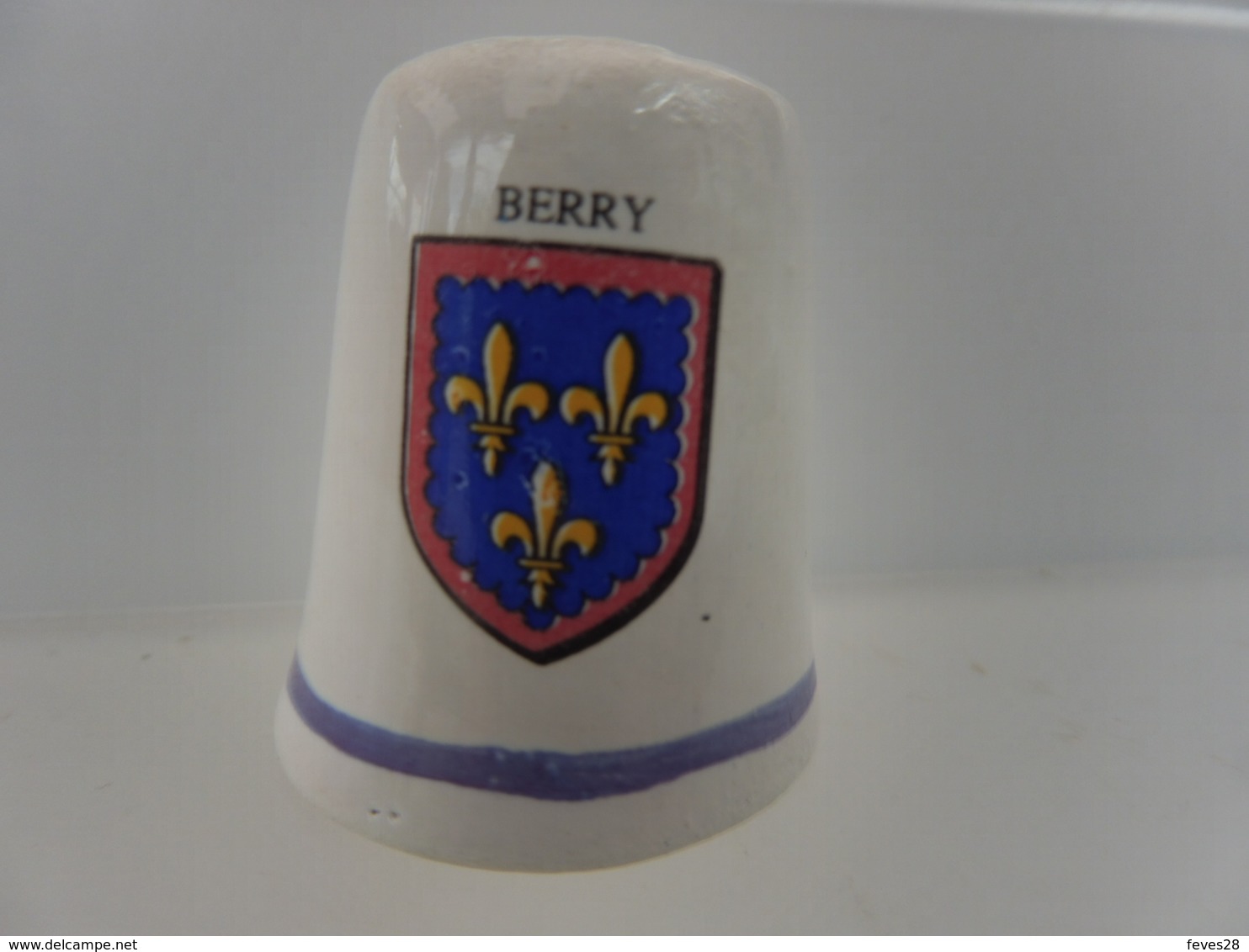 DE A COUDRE EN FAIENCE - ARMOIRIES BLASON - BERRY - Autres & Non Classés