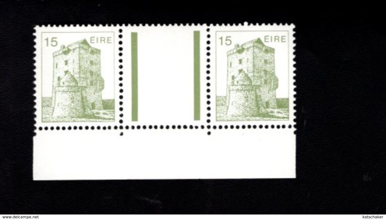 758961101 1983 SCOTT 543 POSTFRIS  MINT NEVER HINGED EINWANDFREI  (XX)  AUGHNAMURE CASTLE PAIR WITH LABEL BETWEEN STAMPS - Neufs