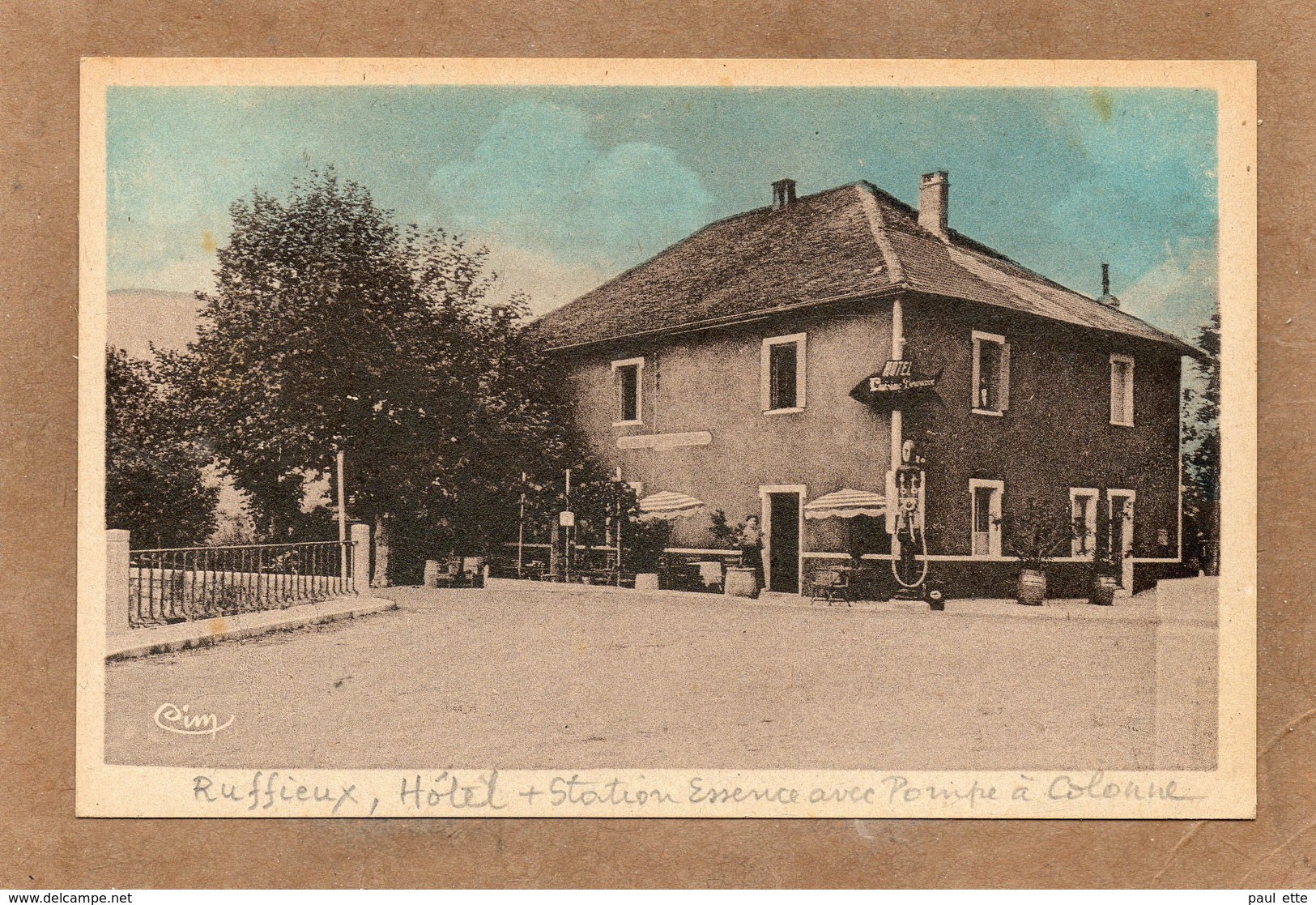 CPA - RUFFIEUX (73) - Aspect De L'Hôtel Du Mont-Clergon + Station-essence Avec Pompe à Colonne - Années 30 / 40 - Ruffieux