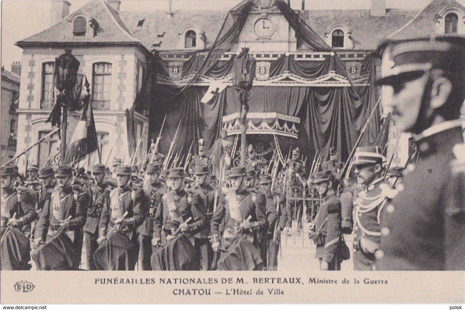 Bt - Cpa Funérailles Nationales De M. BERTEAUX, Ministre De La Guerre - Chatou - L'Hôtel De Ville - Funérailles