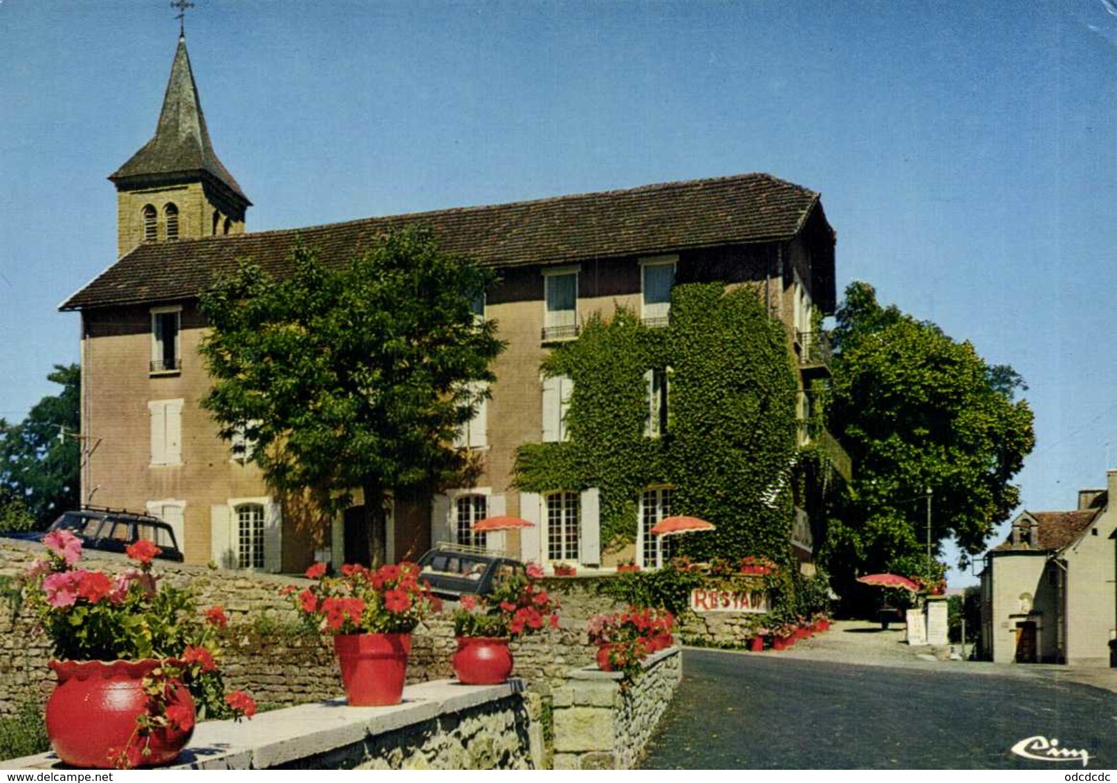 CPSM  Grand Format ALVIGNAC Les EAUX  "L' Hotel Du Chateau"  Colorisée RV - Autres & Non Classés