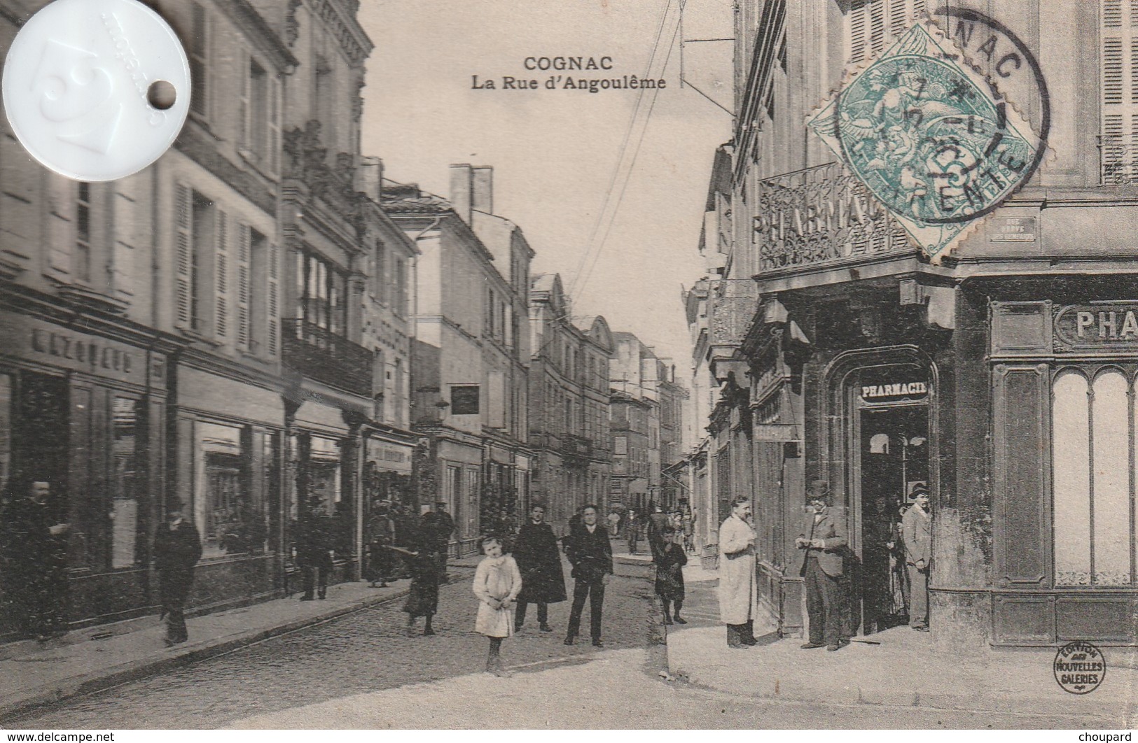16 -Très Belle Carte Postale Ancienne De  COGNAC  La Rue  D'Angoulème - Cognac