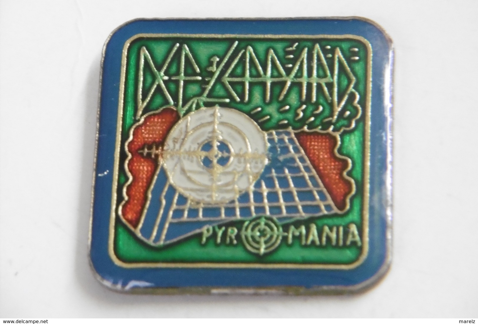 Pin's - Musique HARD ROCK "PYROMANIA" Album Du Groupe DEF LEPPARD - Musique