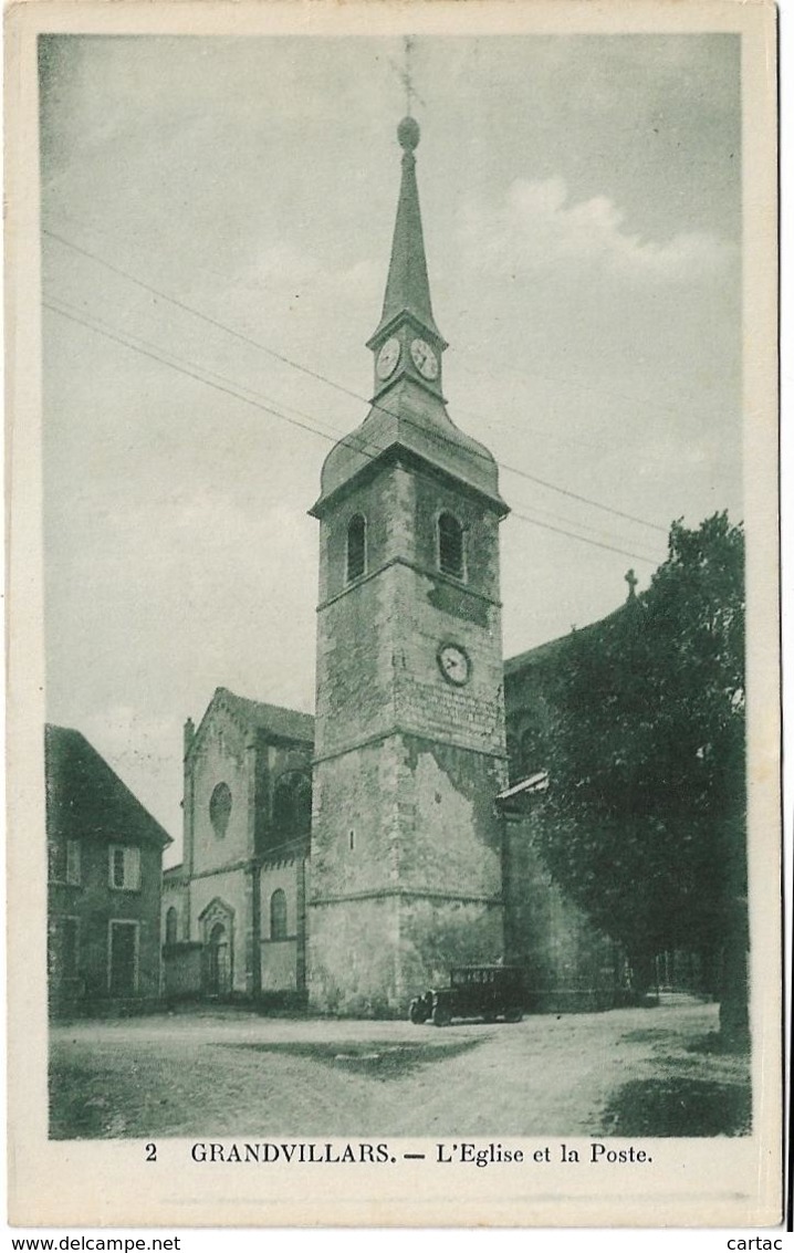 D90 - GRANDVILLARS - L'EGLISE ET LA POSTE - Véhicule Ancien Devant L'église - Grandvillars