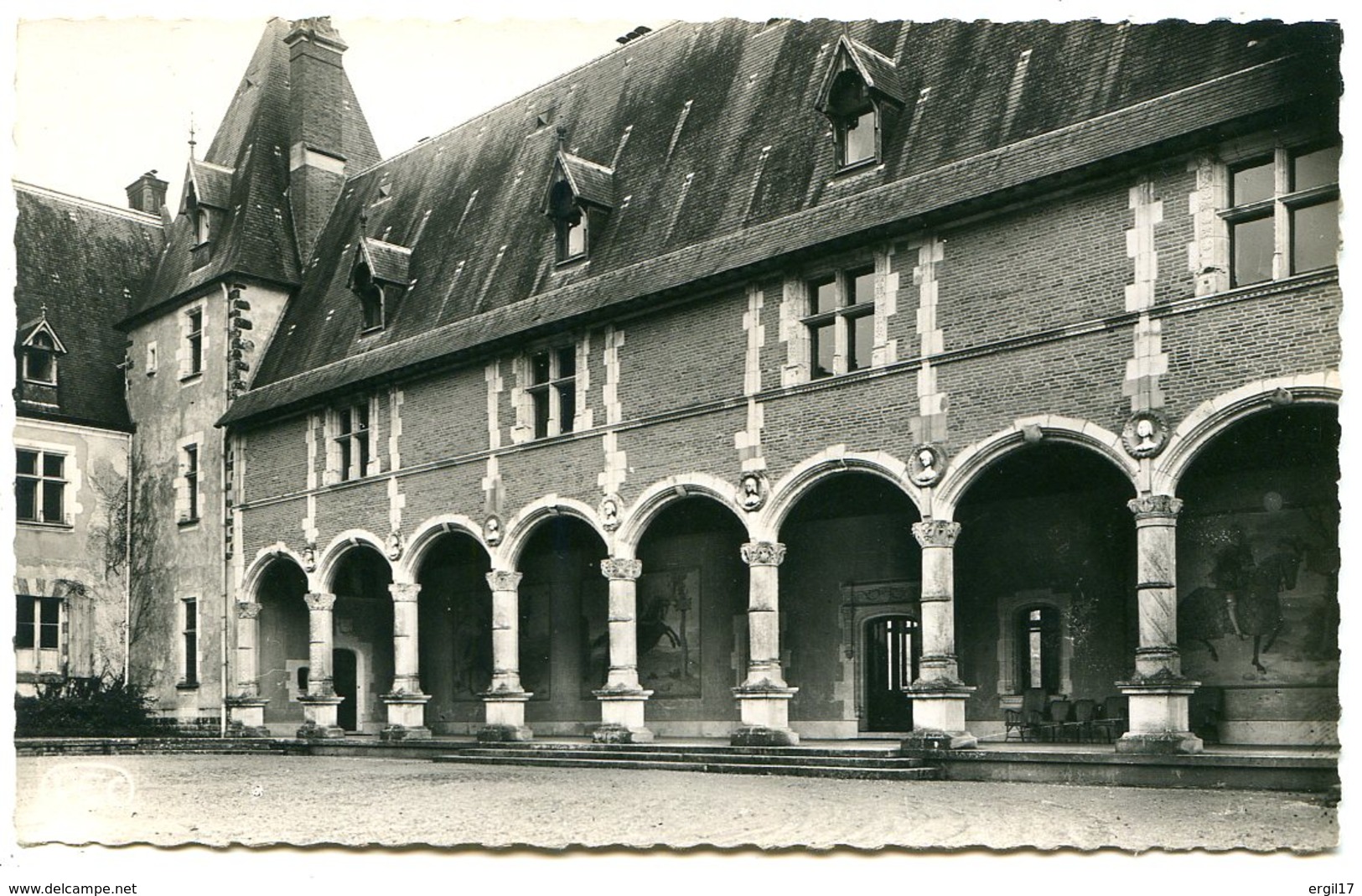 18700 AUBIGNY SUR NÈRE - OIZON - Château de la Verrerie - Lot de 4 CPSM 9x14 - voir détails dans la description