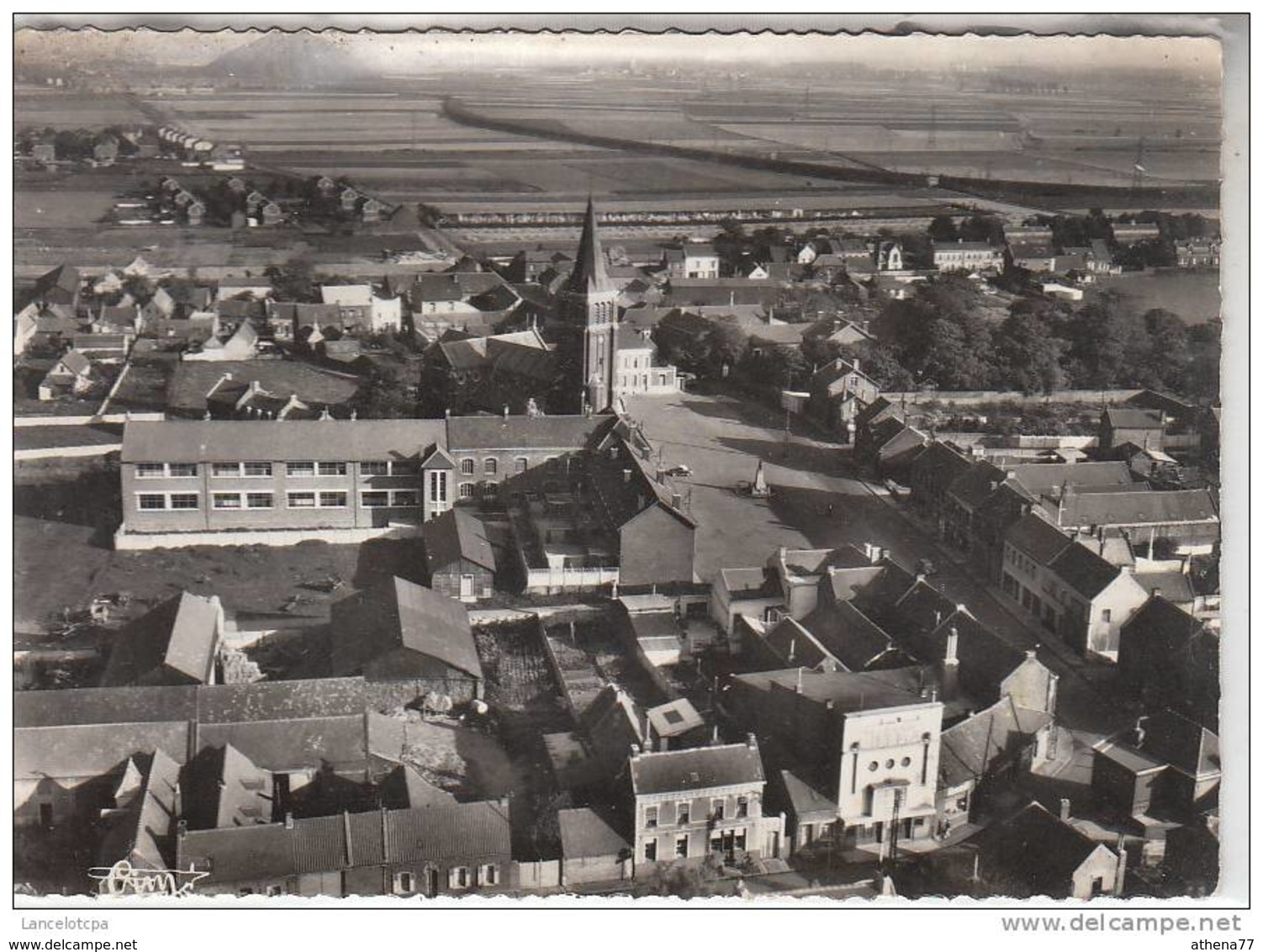 62 - COURCELLES LES LENS / VUE AERIENNE SUR LA PLACE JEAN JAURES - Altri & Non Classificati