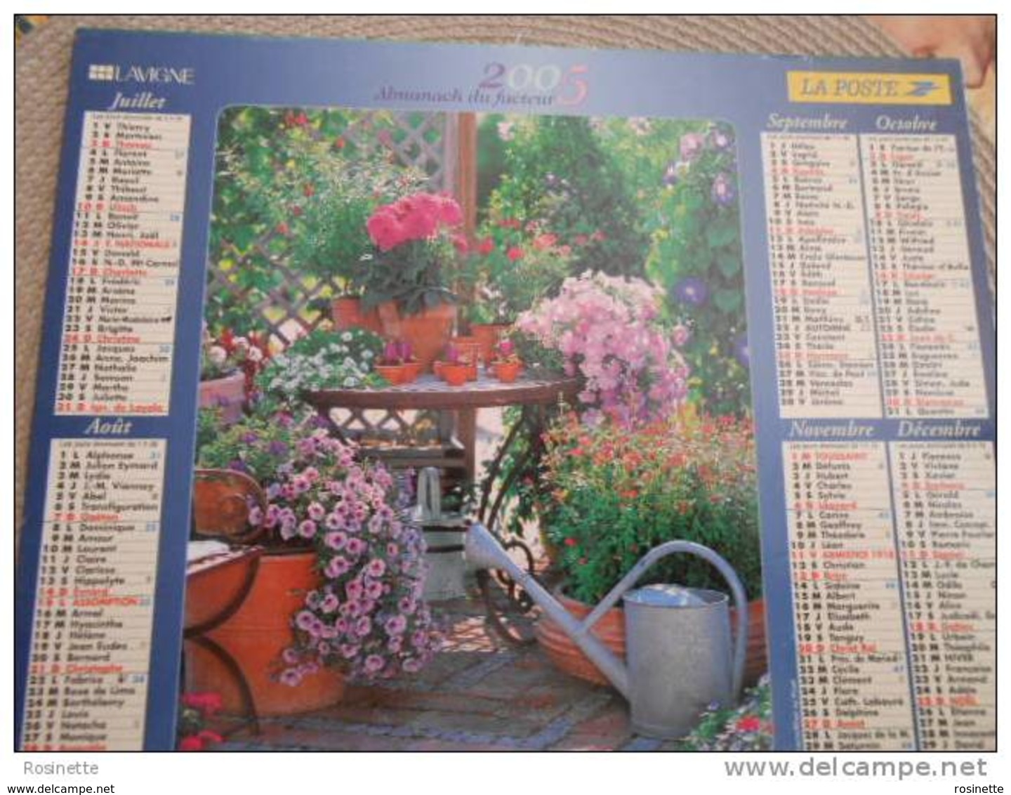 Almanach -la Poste- 2005 -coin De Jardin Avec Fleurs Et Arrosoir, Verso Le Jardin D'Anne Marie A Lardy (91) Voir Photos - Grand Format : 2001-...