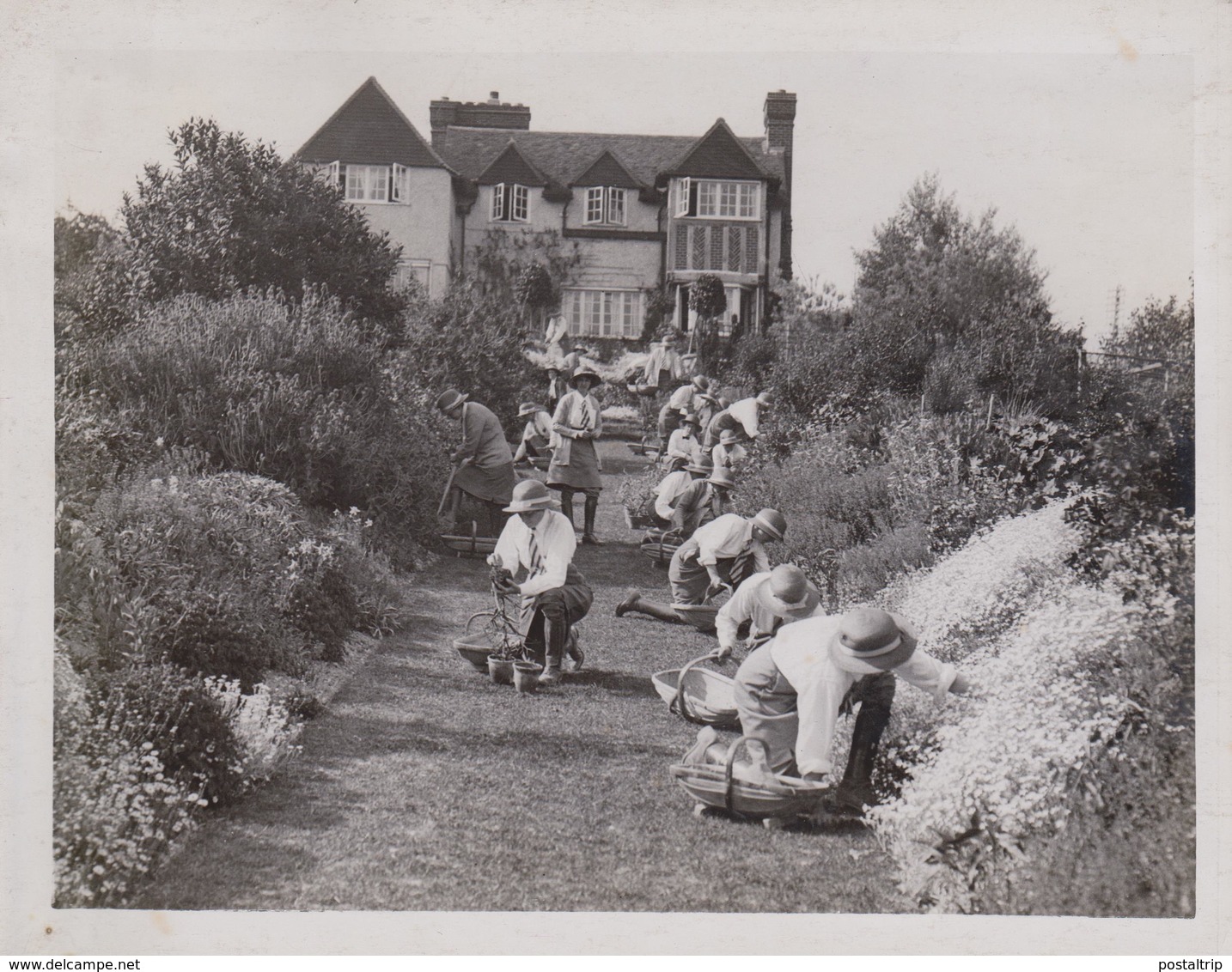 Women In Trousers School For Women Gardeners Botánica Botany Botanique Botanik Fonds Victor FORBIN (1864-1947) - Otros & Sin Clasificación