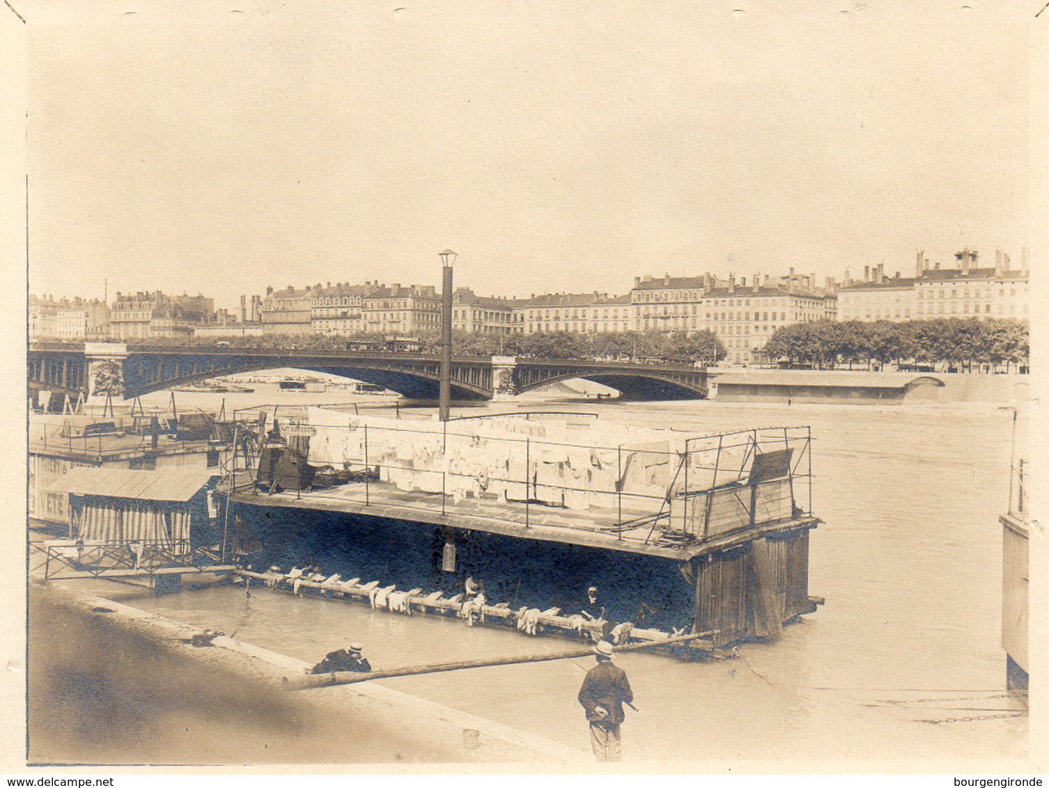 LYON -  BATEAU LAVOIR SUR LE RHONE-  Ancienne Photo D'EPOQUE - Sonstige & Ohne Zuordnung