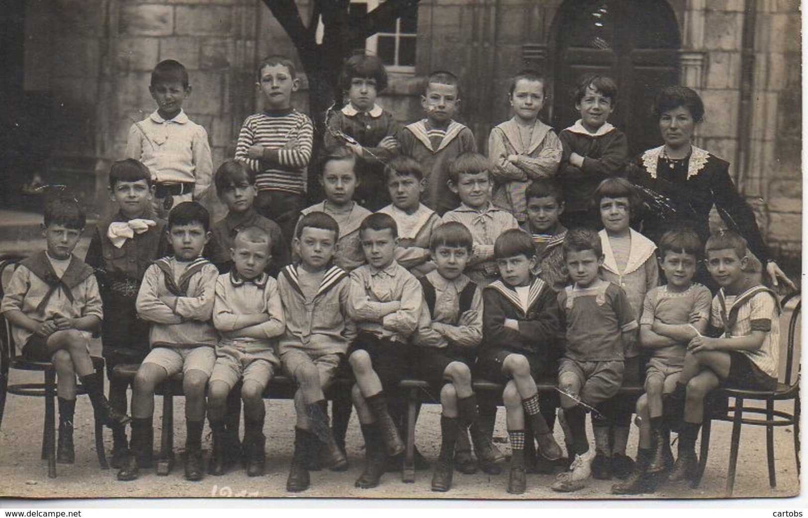 25 BESANCON  Carte Photo D'une Classe De 10eme  Juin 1919 Avec Les Noms Au Dos - Besancon