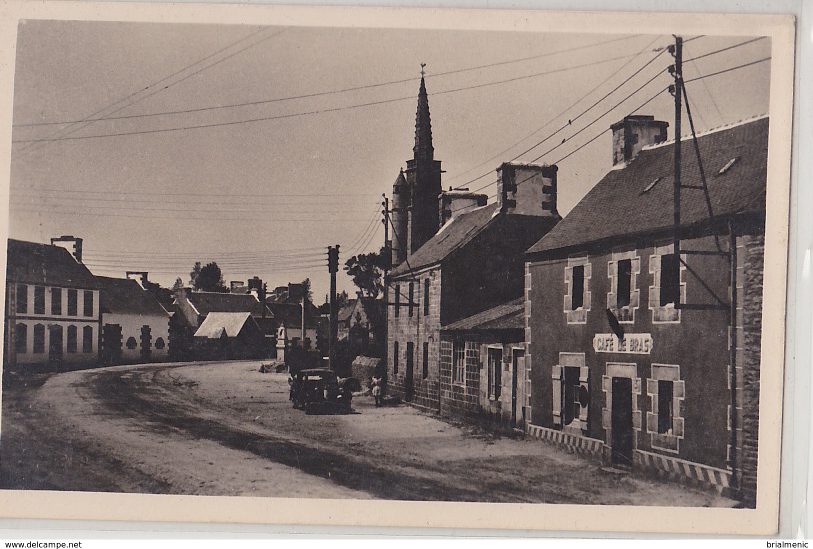 PLOUGRAS La Place Et L'église - Autres & Non Classés