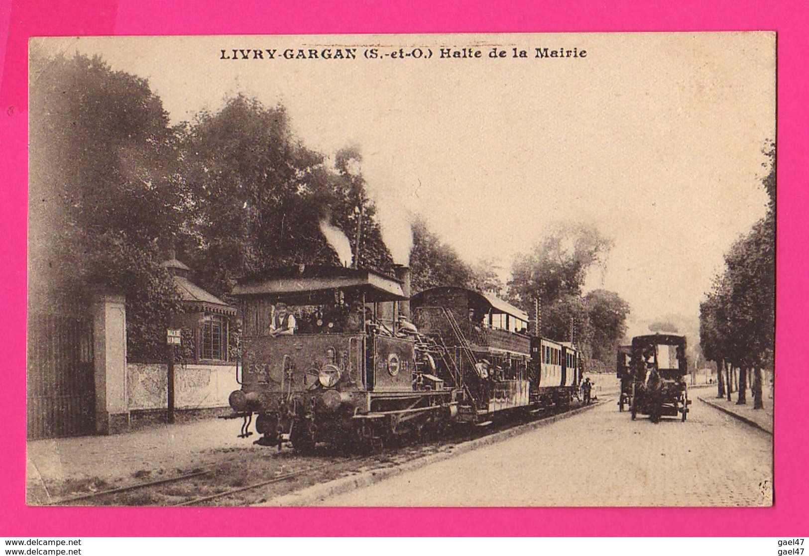 CPA (Réf Z 1049) (93 Seine Saint-Denis) LIVRY-GARGAN Halte De La Mairie Vieille Locomotive à Vapeur Vieux Tacot Animée - Livry Gargan