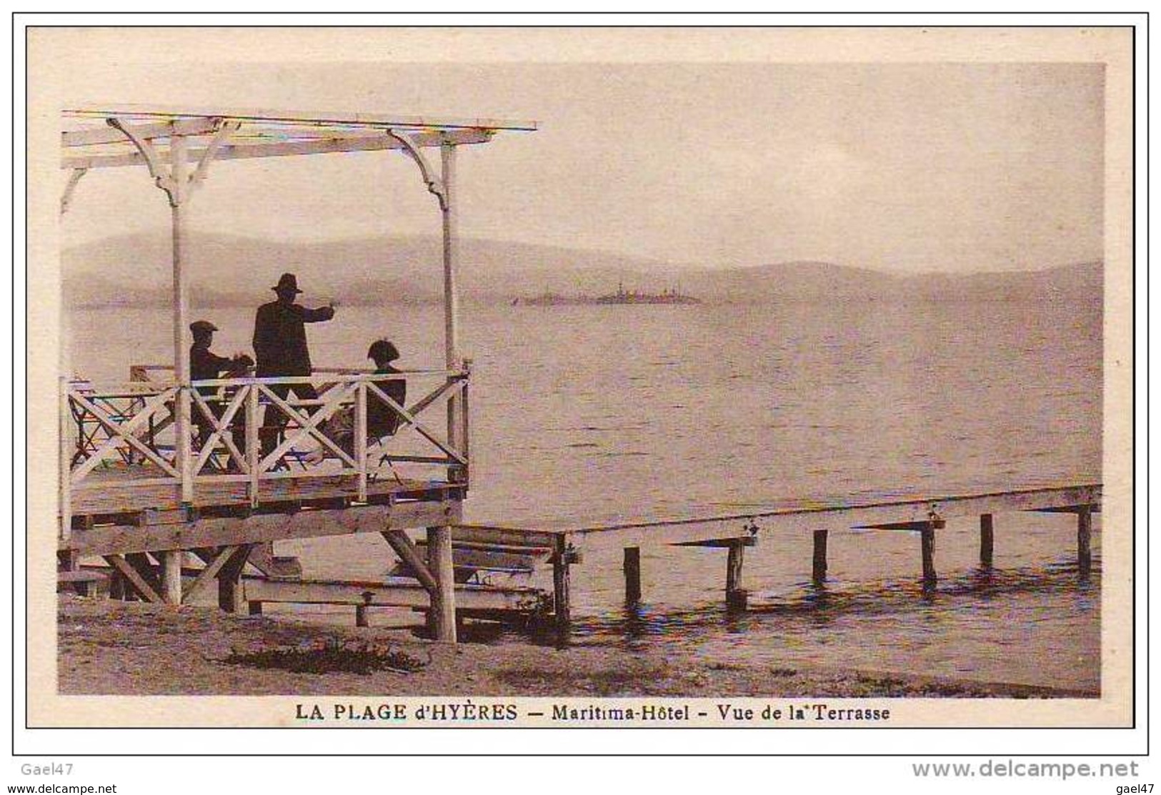 Cpa  ( Dep 83 )   à HYERES    " La Plage"   Maritima Hôtel  - Vue De La Terrasse - Hyeres