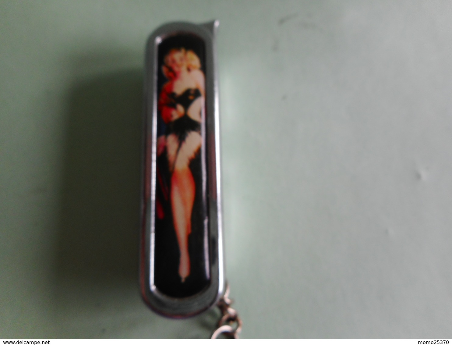 BRIQUET PIN UP LIGHTER Feuerzeug ACCENDINO ENCENDEDOR AANSTEKER  打火机 Léttari Ljusare Sytytin Vžigalnik - Autres & Non Classés