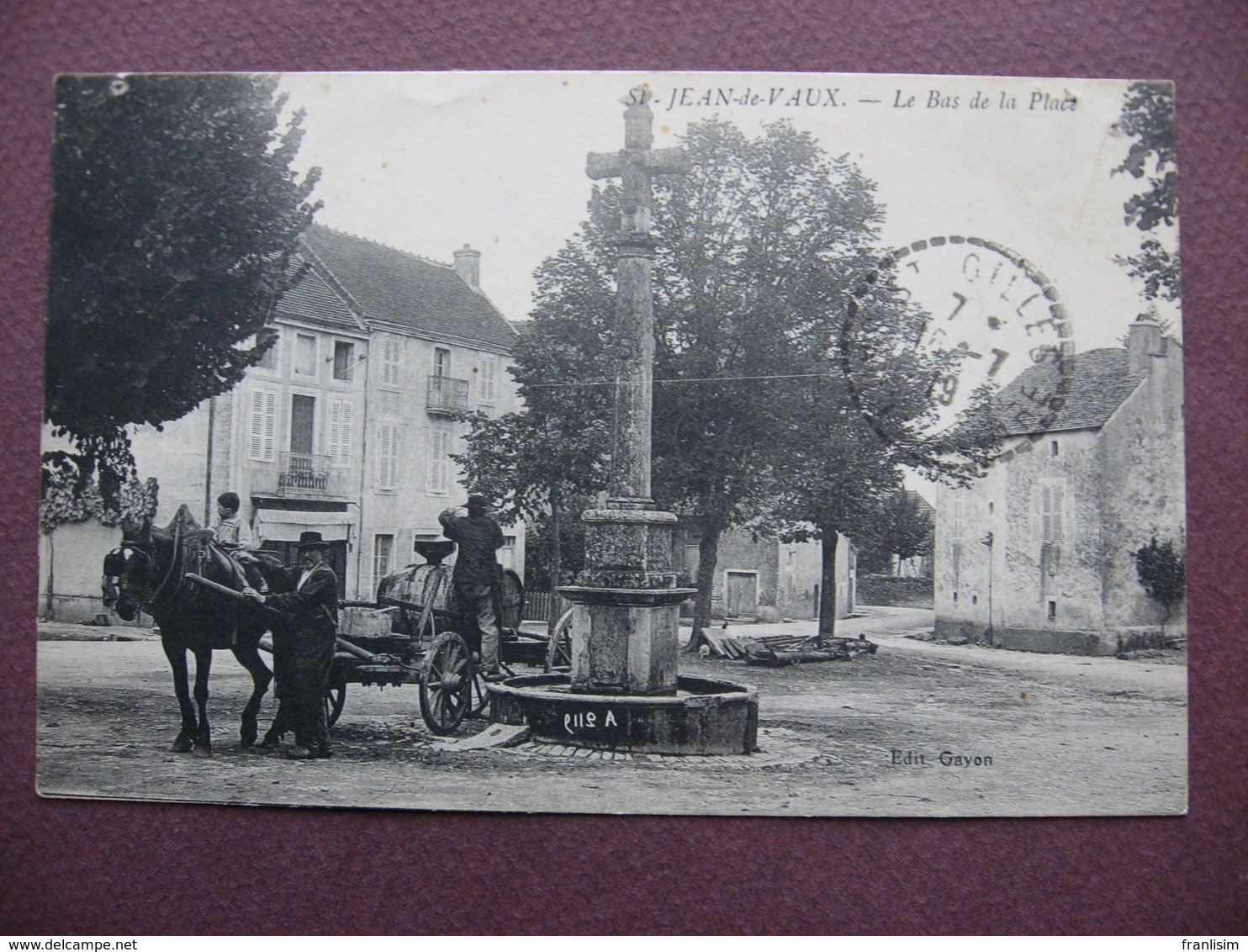 CPA 71 SAINT JEAN DE VAUX  Bas De La Place ANIMEE ATTELAGE TONNEAU 1919 Canton GIVRY - Autres & Non Classés