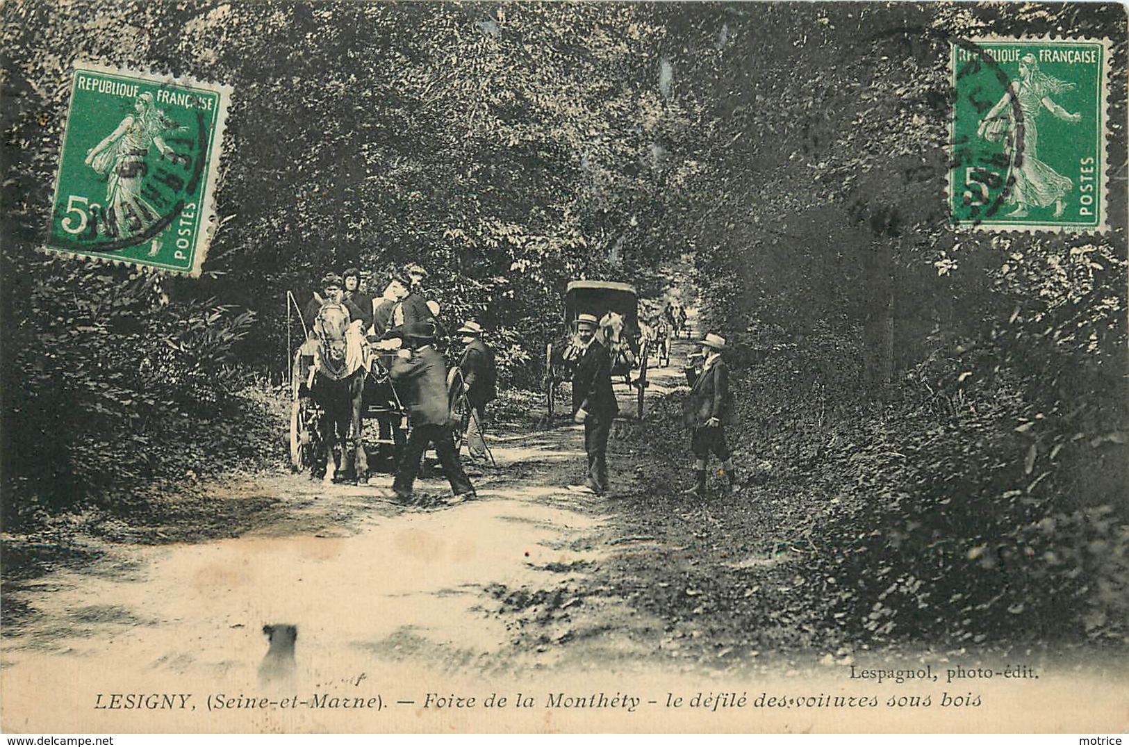 LESIGNY - Foire De La Monthéty, Le Défilé Des Voitures Sous Bois. - Lesigny