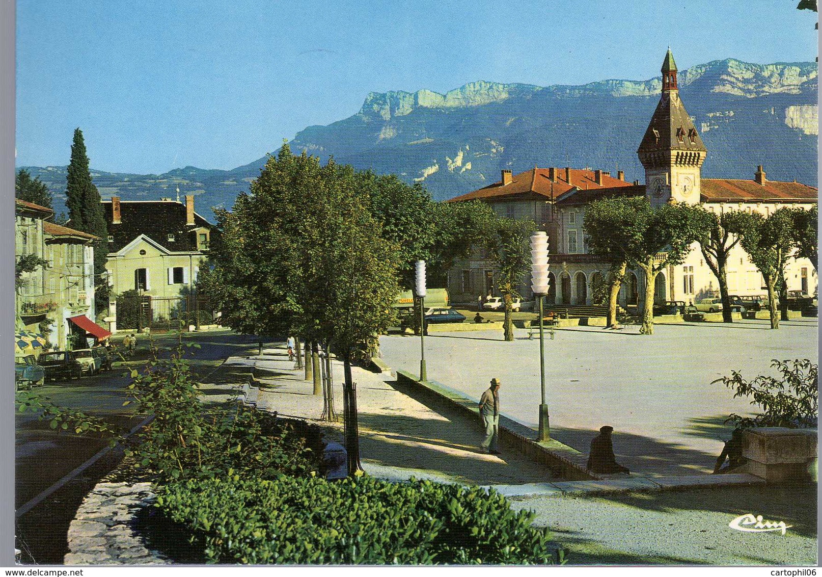 - CPM TULLINS-FURES (38) - La Place, L'hôtel De Ville Et Le Vercors 1985 - Editions CIM 0001 - - Tullins