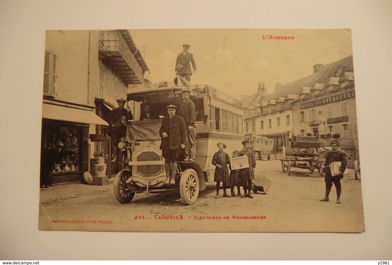 CPA 12 AVEYRON LAGUIOLE. L Autobus De Neussargues. TRES RARE. TBE. - Laguiole