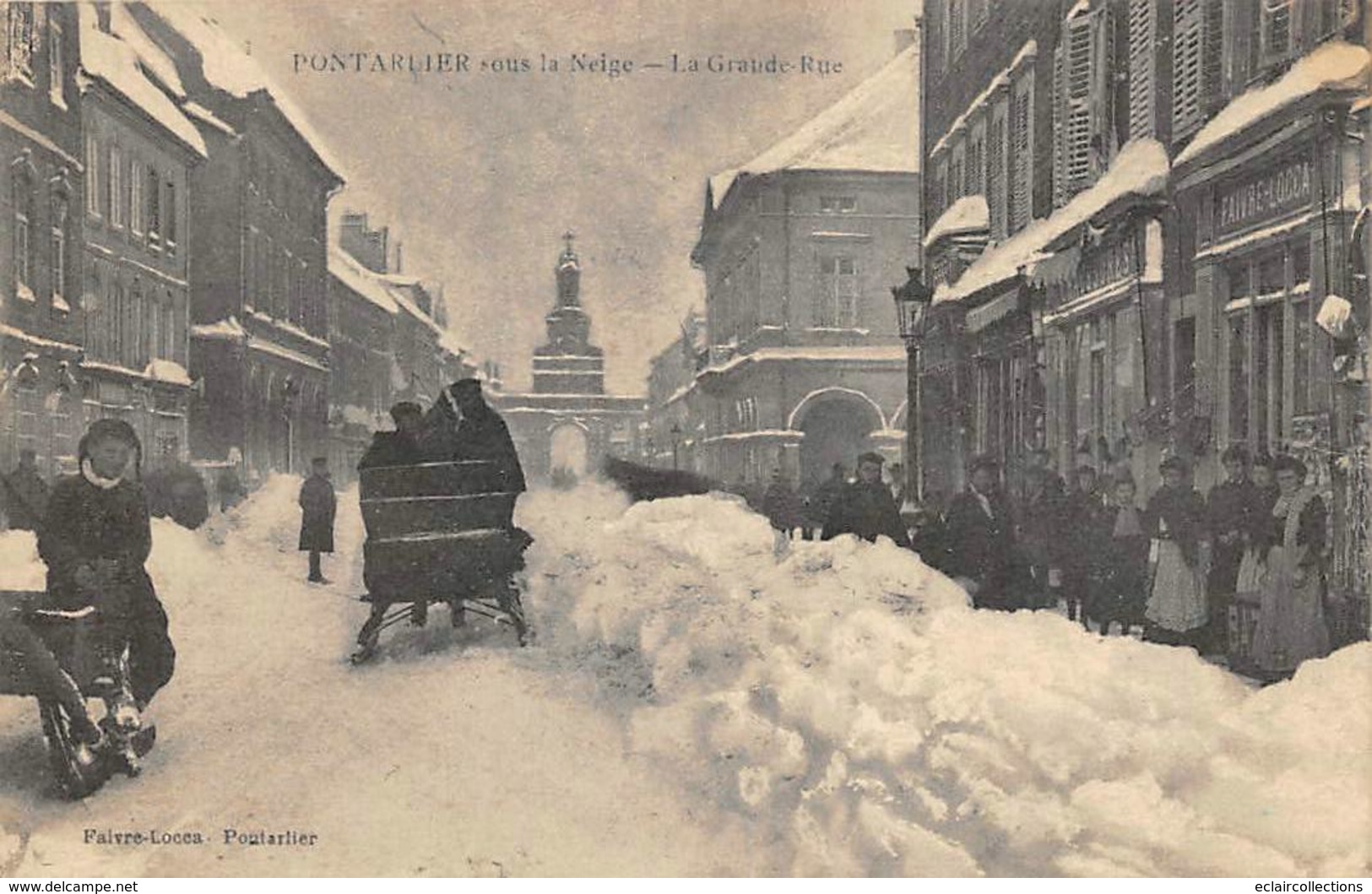 Pontarlier     25  ....  Sous La Neige.La Grande Rue     (Voir Scan) - Pontarlier