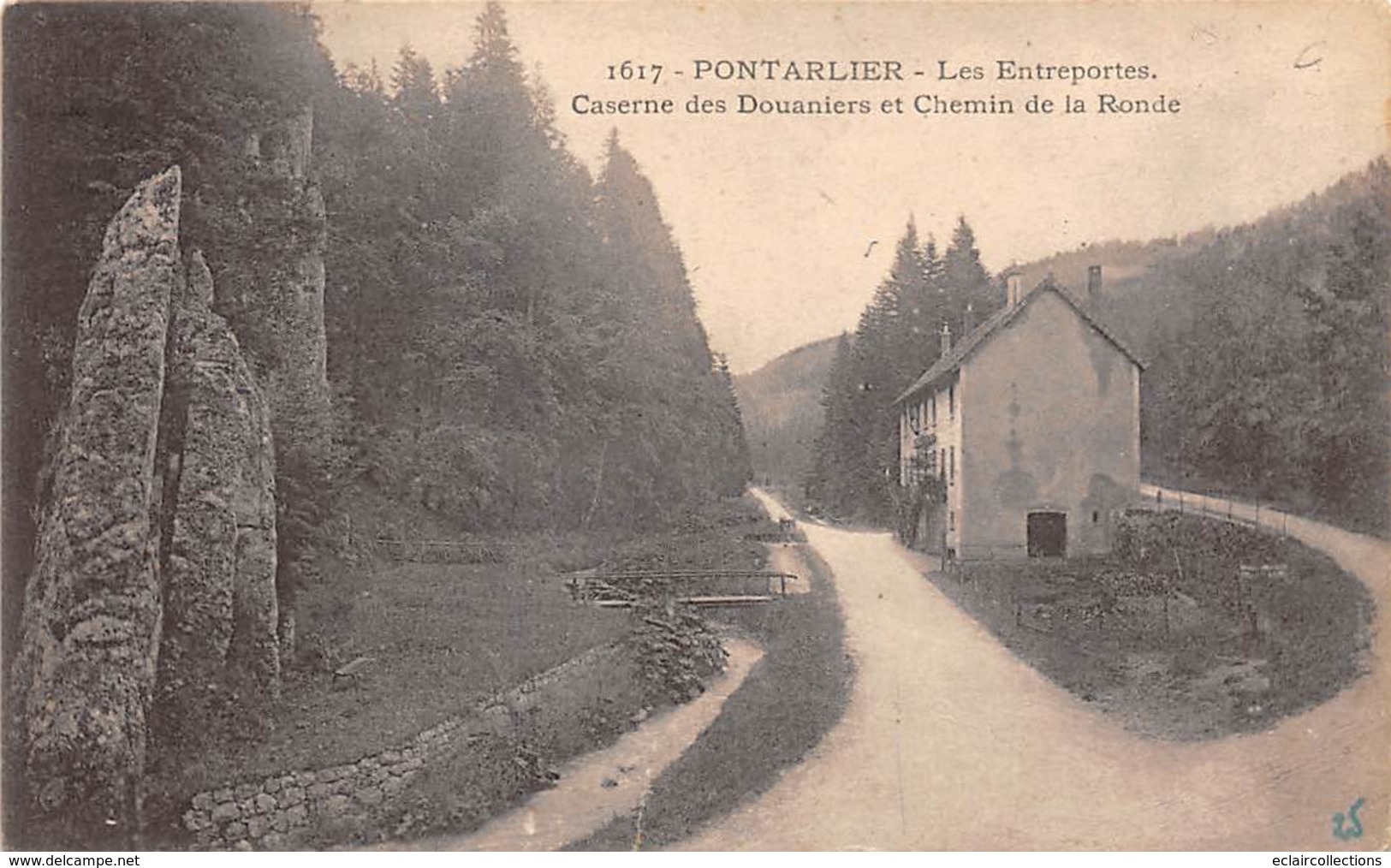 Pontarlier     25    Caserne Des Douaniers Aux Entre-Portes .      (Voir Scan) - Pontarlier