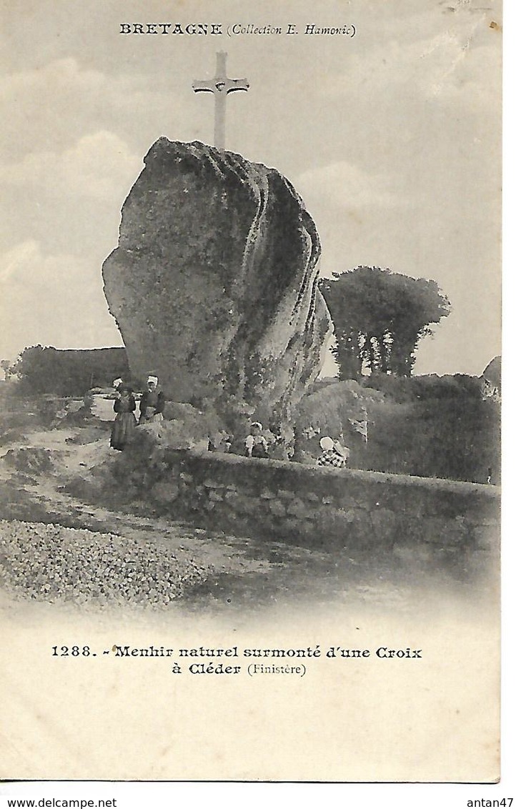 CPA Animée / Dolmen & Menhir / 29 CLEDER / Menhir Avec Croix / Collection Hamovic - Dolmen & Menhirs