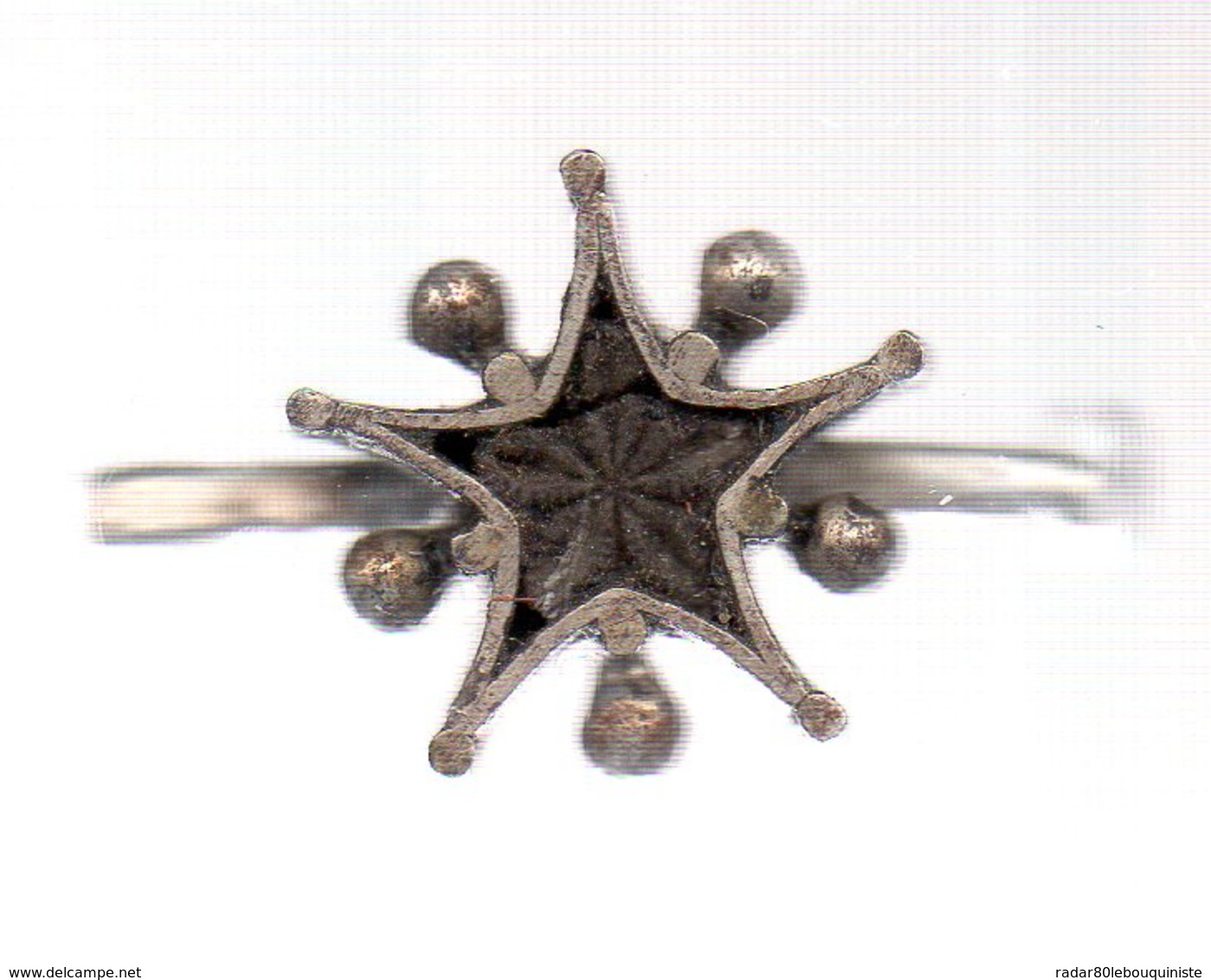 Broche En Argent.cassée Manque Une Partie Du Fermoir (Noblesse)ANCIENNE 19e Siècle.. - Broches