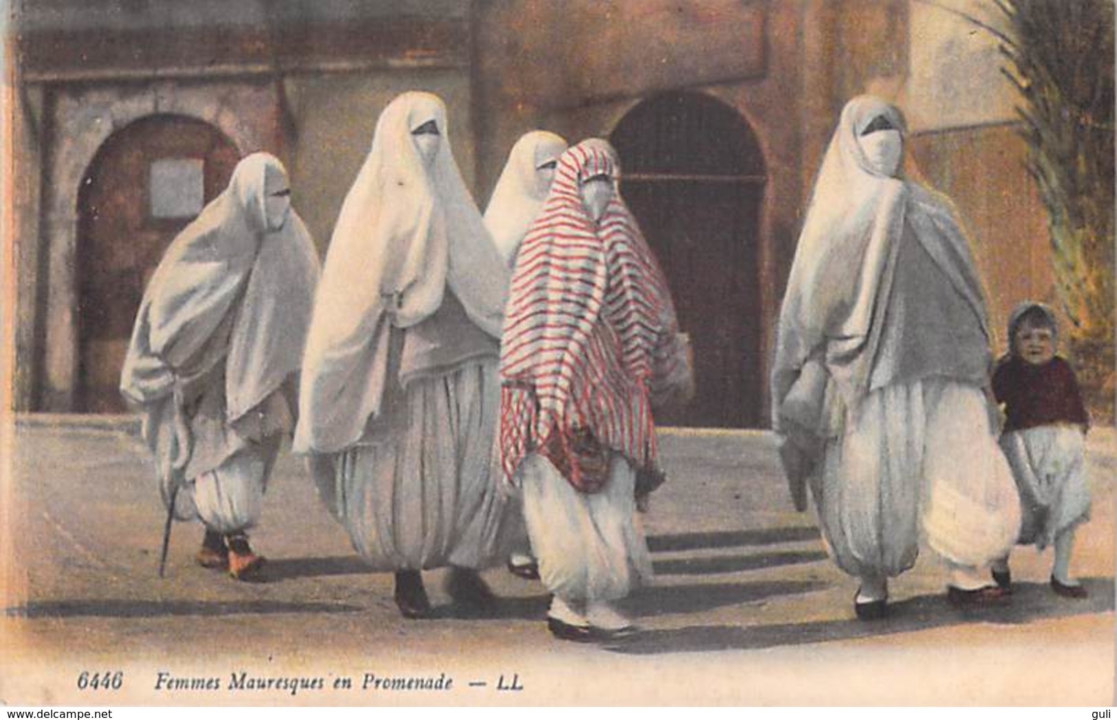 ALGERIE-  (Scènes & Types)  Femmes Mauresques En Promenade (Editions LL N°6446)*PRIX FIXE - Women