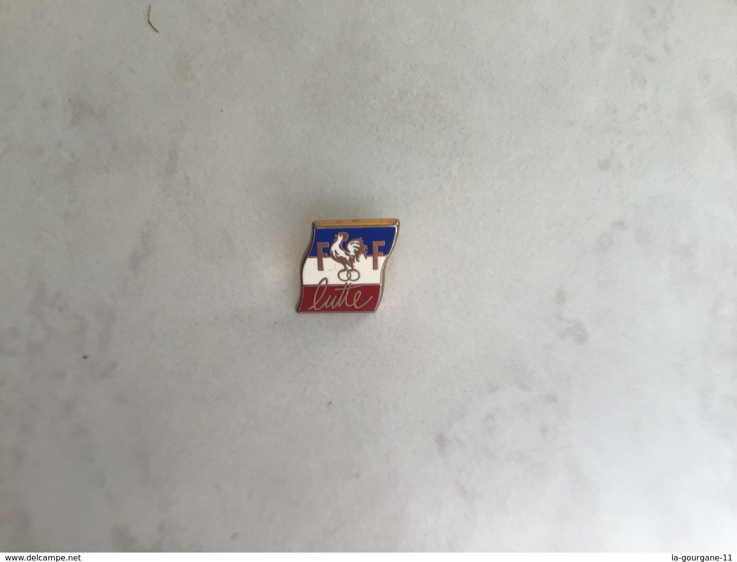 RARE Pin’s Clou Serti EGF FFL Fédération Française De Lutte Avec Coq Sportif - Worstelen