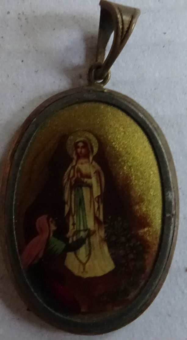 Ancien Médaillon Cuivre Avec Image La Vierge L'apparition - Religion & Esotérisme