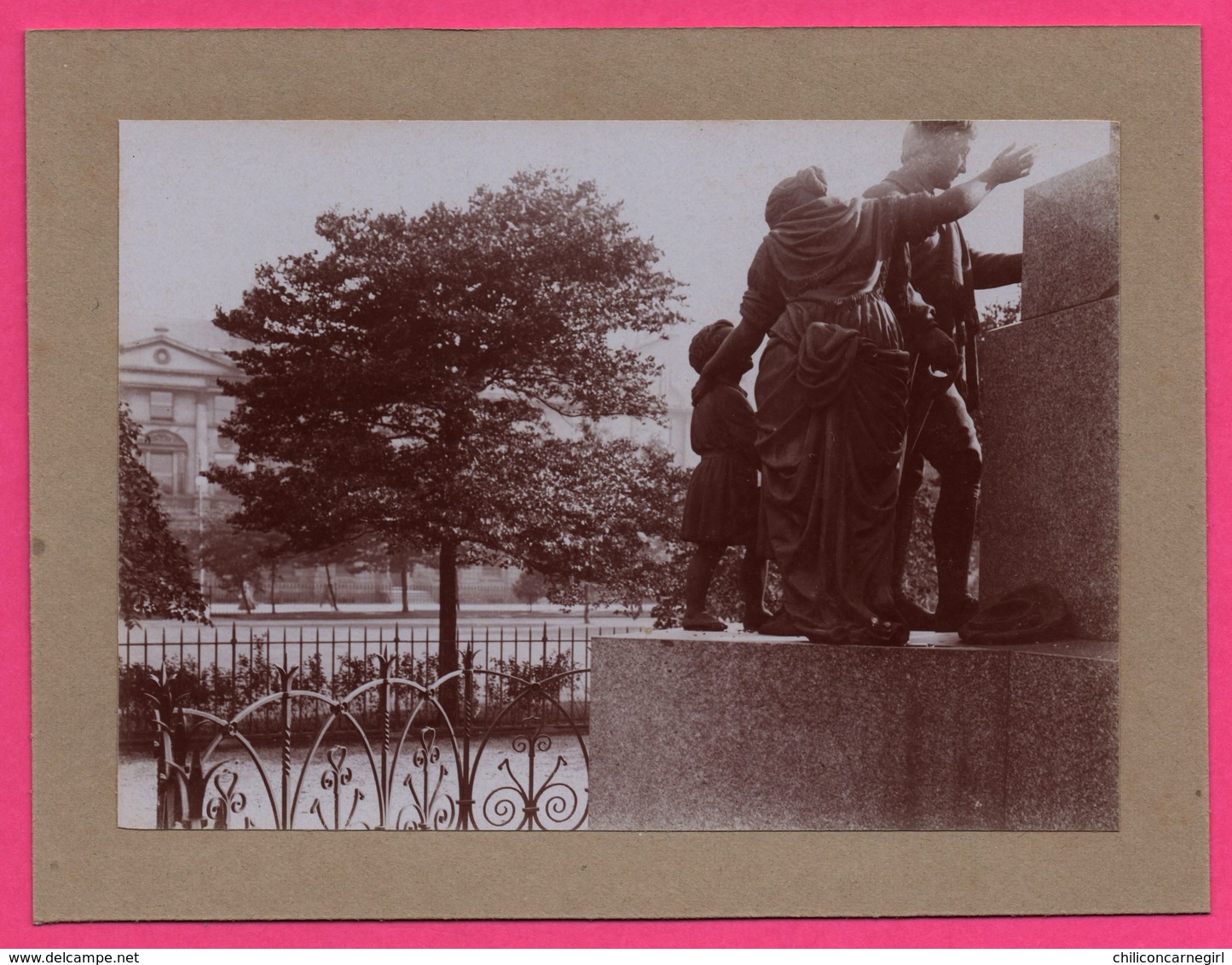 Photo Albuminée - Edimbourg - Statue ?? - Homme Femme Enfant - Coin De Rue - Parc ?? - 1890 - Anciennes (Av. 1900)