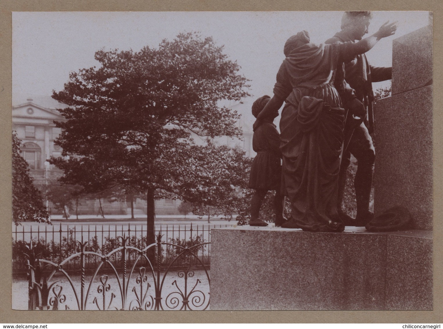 Photo Albuminée - Edimbourg - Statue ?? - Homme Femme Enfant - Coin De Rue - Parc ?? - 1890 - Anciennes (Av. 1900)