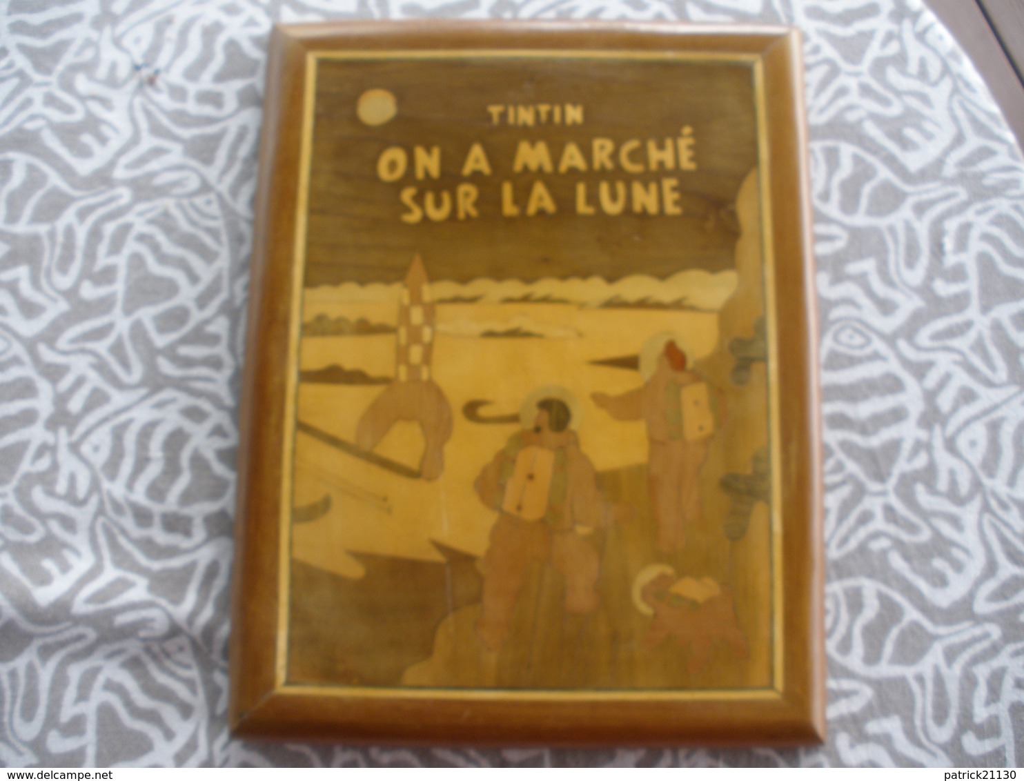 CADRE BOIS MARQUETTERIE TINTIN / ON A MARCHE SUR LA LUNE - Autres & Non Classés