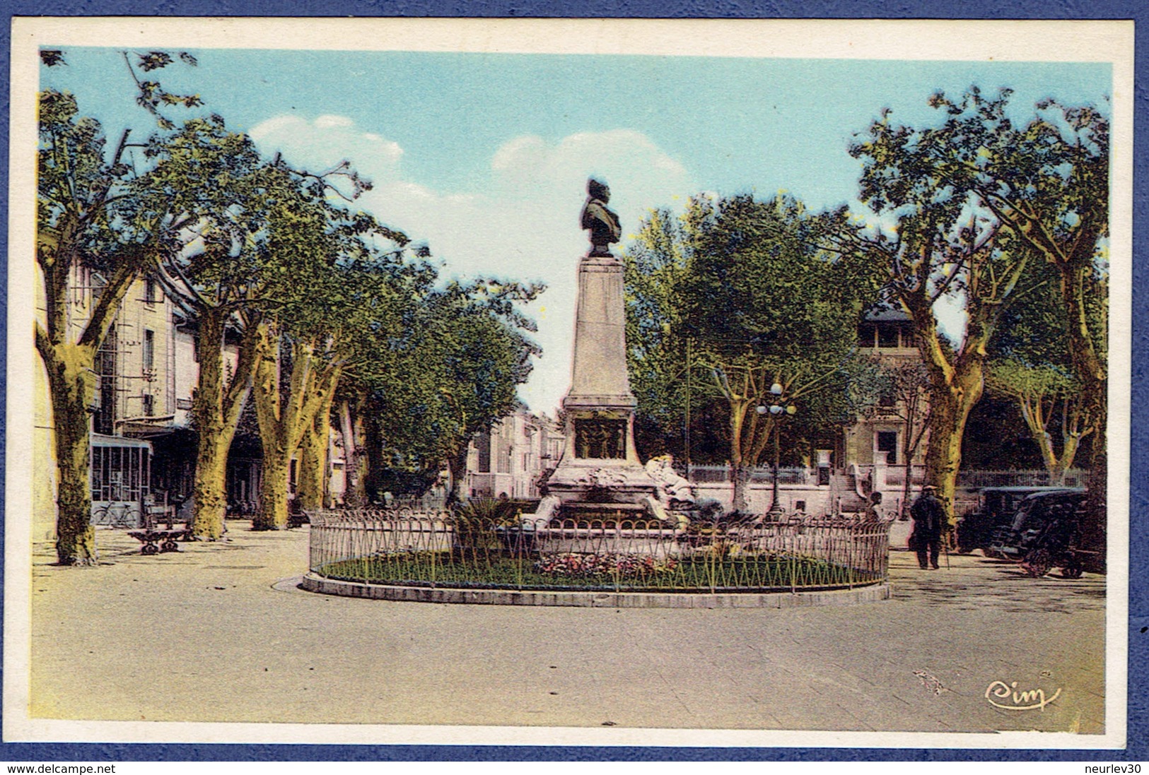 CPA VAUCLUSE (84) - L'ISLE-SUR-SORGUE - PLACE GAMBETTA ET MONUMENT BENOIT - L'Isle Sur Sorgue