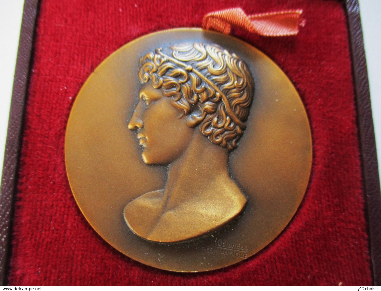 BELLE MEDAILLE BRONZE DANS SON ETUI ARTHUS BERTRAND PARIS JEUNESSE ET SPORT OFFERT PAR LE MINISTRE - Autres & Non Classés