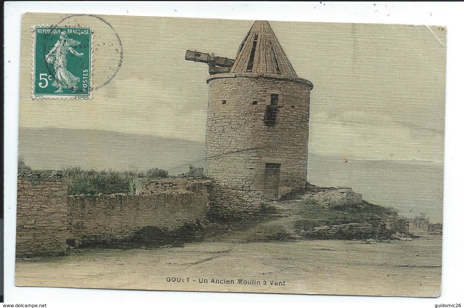 Goult Un Ancien Moulin à Vent - Autres & Non Classés