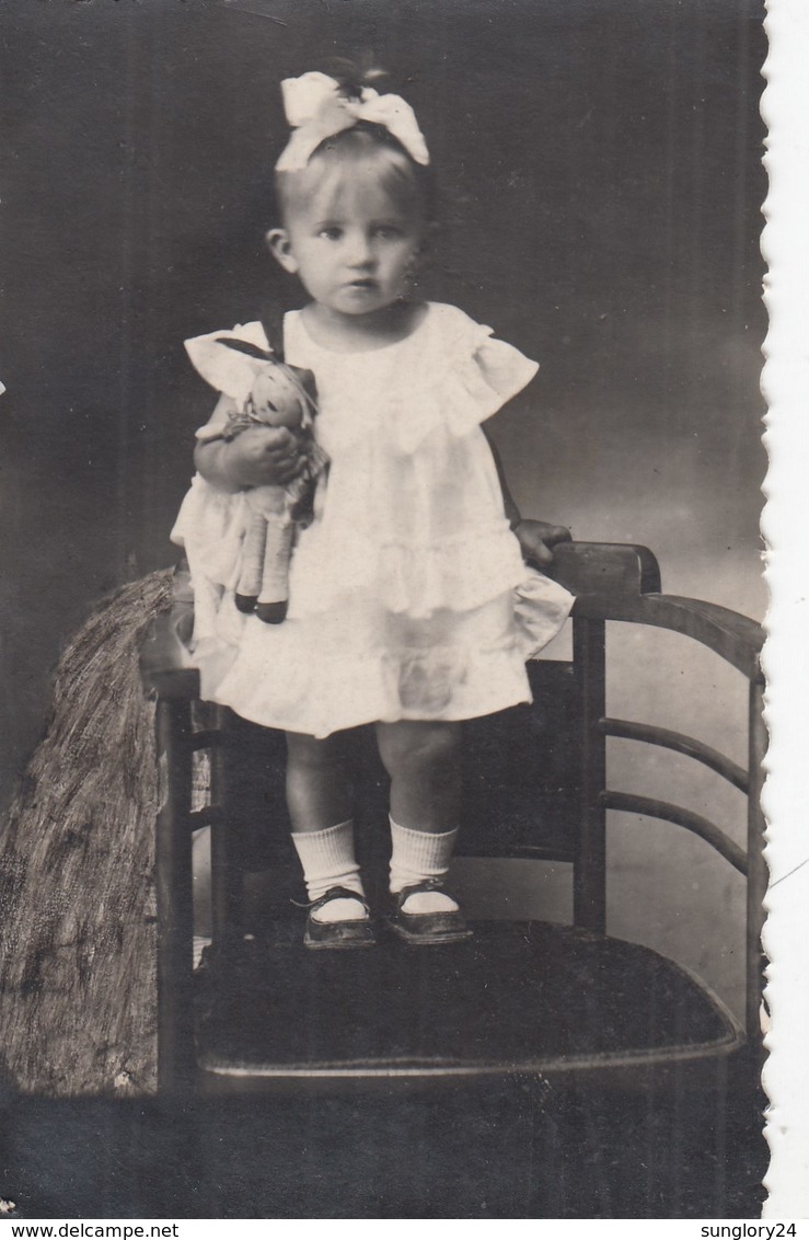 UKRAINE. #1828 A PHOTO. CHILDREN, GIRL WITH A DOLL ON THE CHAIR. *** - Proiettori Cinematografiche